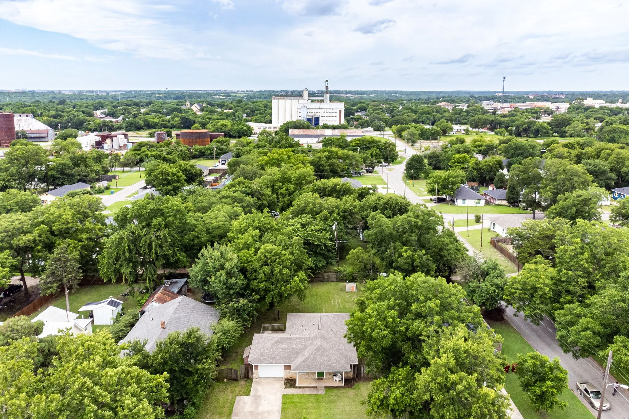Single Family Residence For Rent in Grayson County , 604 S Maxey Street, Sherman, Texas 75090, 3 Bedroom, 2 Bathroom, 1 Garage spaces, 1,056 Sqft, built in 2007, mls#21387979, Real Estate Agent in Sherman, Homes For Rent in Grayson county, Homes For Rent in Sherman, Realtor in Sherman Texas, Real Estate Brokerage Independent Realty Texas, Luminita Cordes Realtor