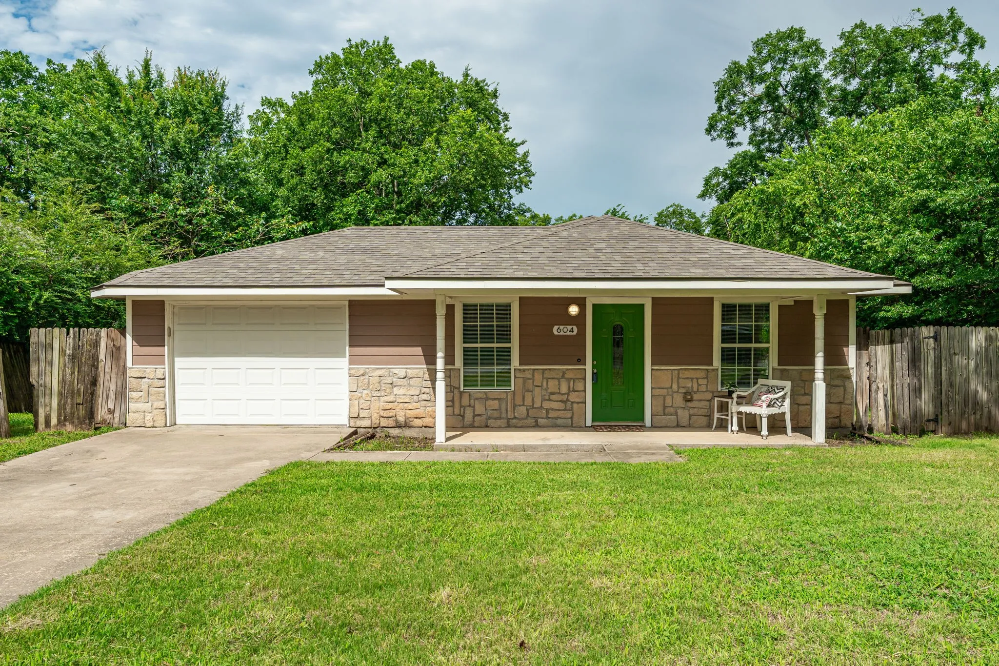 Single Family Residence For Rent in Grayson County , 604 S Maxey Street, Sherman, Texas 75090, 3 Bedroom, 2 Bathroom, 1 Garage spaces, 1,056 Sqft, built in 2007, mls#21387979, Real Estate Agent in Sherman, Homes For Rent in Grayson county, Homes For Rent in Sherman, Realtor in Sherman Texas, Real Estate Brokerage Independent Realty Texas, Luminita Cordes Realtor