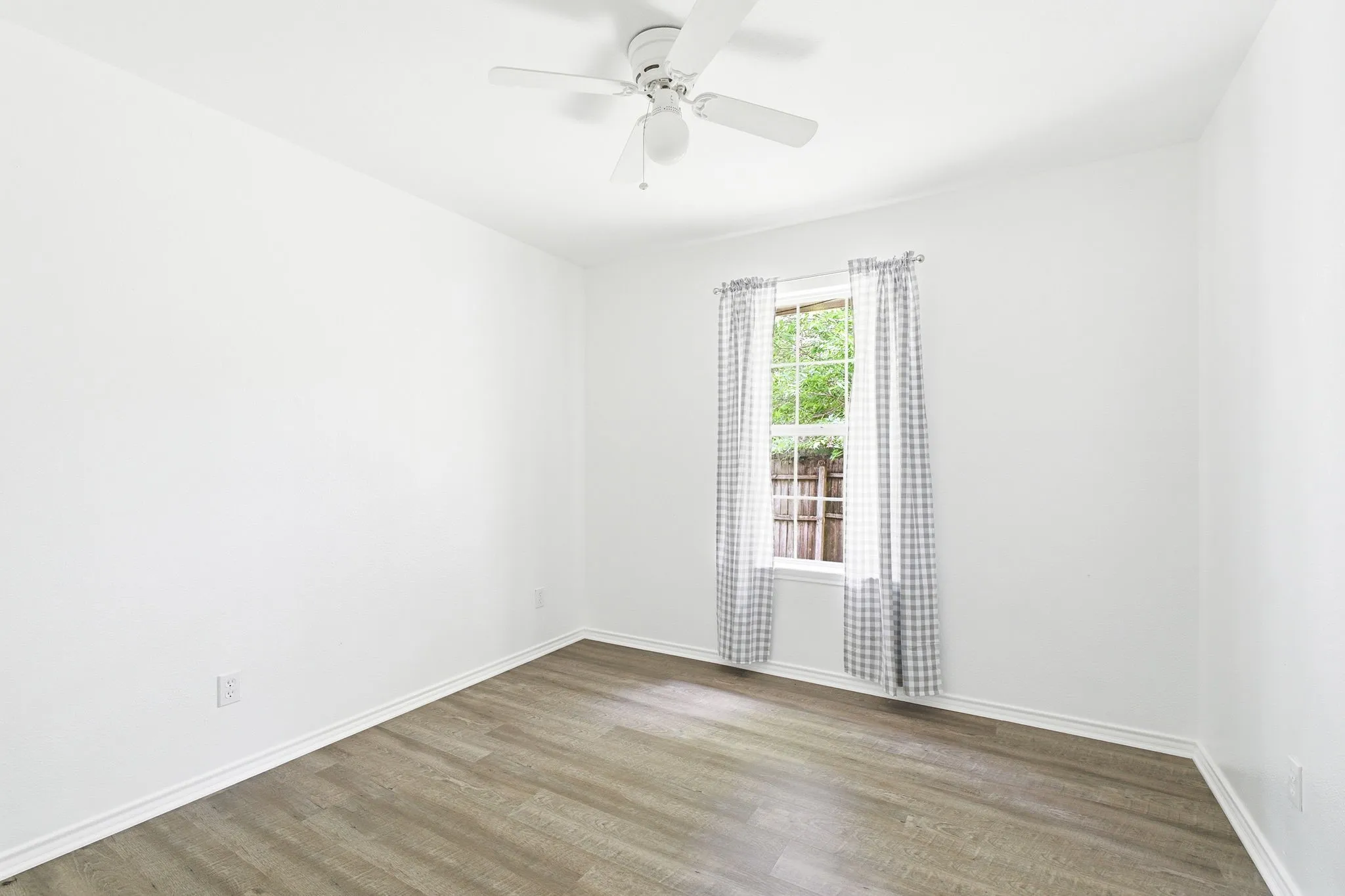 Single Family Residence For Rent in Grayson County , 604 S Maxey Street, Sherman, Texas 75090, 3 Bedroom, 2 Bathroom, 1 Garage spaces, 1,056 Sqft, built in 2007, mls#21387979, Real Estate Agent in Sherman, Homes For Rent in Grayson county, Homes For Rent in Sherman, Realtor in Sherman Texas, Real Estate Brokerage Independent Realty Texas, Luminita Cordes Realtor