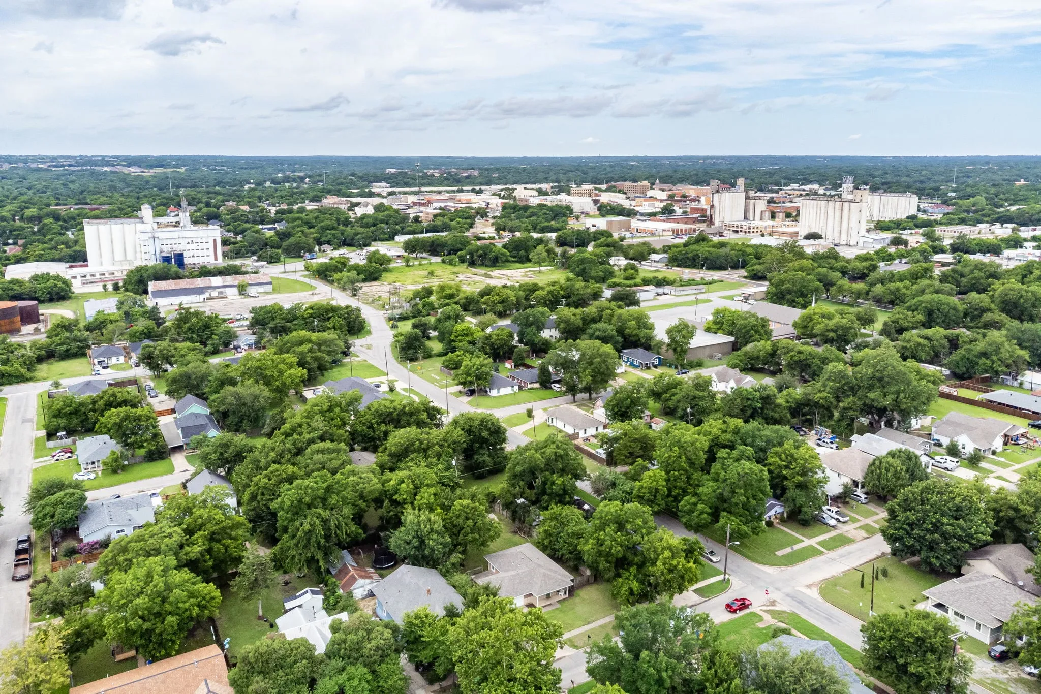 Single Family Residence For Rent in Grayson County , 604 S Maxey Street, Sherman, Texas 75090, 3 Bedroom, 2 Bathroom, 1 Garage spaces, 1,056 Sqft, built in 2007, mls#21387979, Real Estate Agent in Sherman, Homes For Rent in Grayson county, Homes For Rent in Sherman, Realtor in Sherman Texas, Real Estate Brokerage Independent Realty Texas, Luminita Cordes Realtor