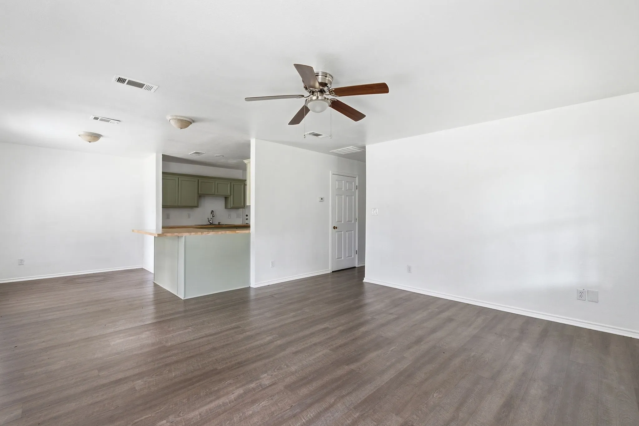 Single Family Residence For Rent in Grayson County , 604 S Maxey Street, Sherman, Texas 75090, 3 Bedroom, 2 Bathroom, 1 Garage spaces, 1,056 Sqft, built in 2007, mls#21387979, Real Estate Agent in Sherman, Homes For Rent in Grayson county, Homes For Rent in Sherman, Realtor in Sherman Texas, Real Estate Brokerage Independent Realty Texas, Luminita Cordes Realtor