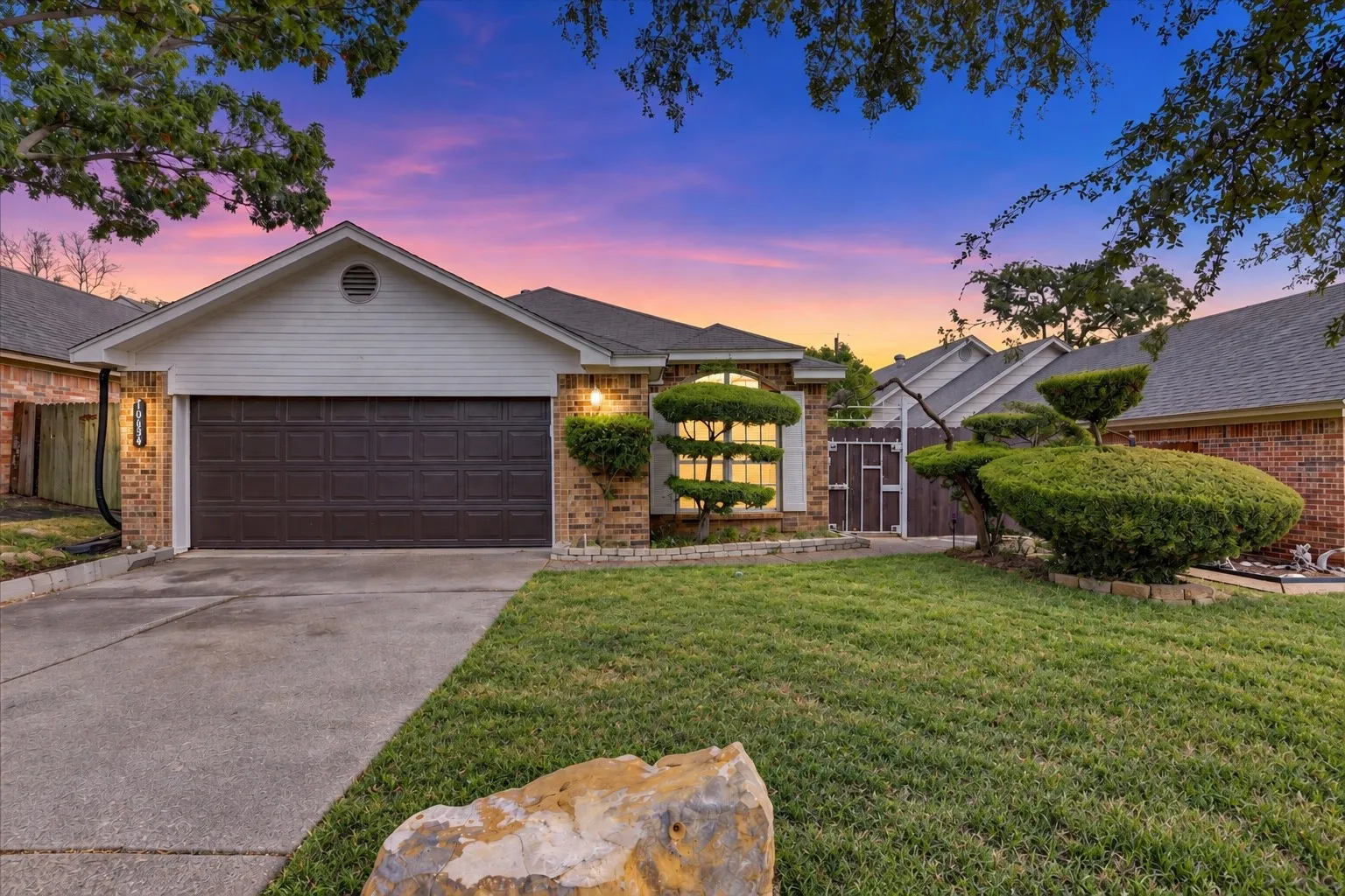 Single Family Residence For Sale in Tarrant County , 10634 Tall Oak Drive, Fort Worth, Texas 76108, 3 Bedroom, 2 Bathroom, 2 Garage spaces, 1,189 Sqft, built in 1983, mls#21386405, Real Estate Agent in Fort Worth, Homes For Sale in Tarrant county, Homes For Sale in Fort Worth, Realtor in Fort Worth Texas, Real Estate Brokerage Independent Realty Texas, Luminita Cordes Realtor