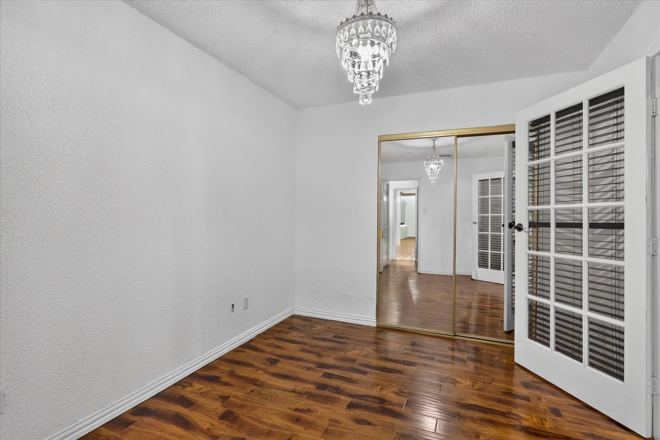 Single Family Residence For Sale in Tarrant County , 10634 Tall Oak Drive, Fort Worth, Texas 76108, 3 Bedroom, 2 Bathroom, 2 Garage spaces, 1,189 Sqft, built in 1983, mls#21386405, Real Estate Agent in Fort Worth, Homes For Sale in Tarrant county, Homes For Sale in Fort Worth, Realtor in Fort Worth Texas, Real Estate Brokerage Independent Realty Texas, Luminita Cordes Realtor