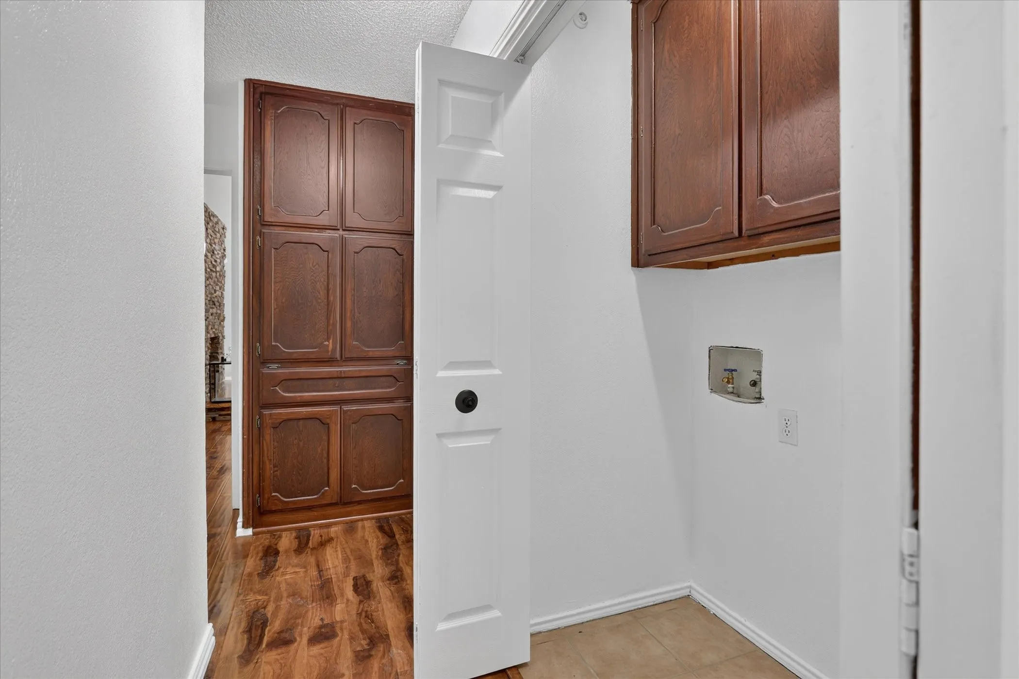 Single Family Residence For Sale in Tarrant County , 10634 Tall Oak Drive, Fort Worth, Texas 76108, 3 Bedroom, 2 Bathroom, 2 Garage spaces, 1,189 Sqft, built in 1983, mls#21386405, Real Estate Agent in Fort Worth, Homes For Sale in Tarrant county, Homes For Sale in Fort Worth, Realtor in Fort Worth Texas, Real Estate Brokerage Independent Realty Texas, Luminita Cordes Realtor