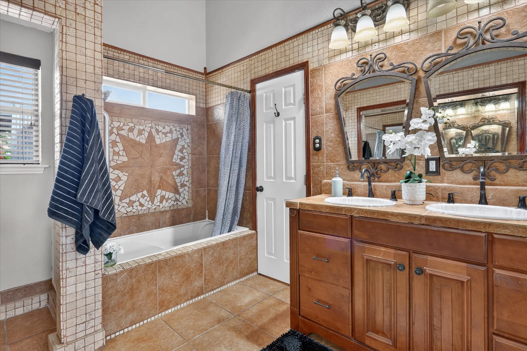 Single Family Residence For Sale in Tarrant County , 10634 Tall Oak Drive, Fort Worth, Texas 76108, 3 Bedroom, 2 Bathroom, 2 Garage spaces, 1,189 Sqft, built in 1983, mls#21386405, Real Estate Agent in Fort Worth, Homes For Sale in Tarrant county, Homes For Sale in Fort Worth, Realtor in Fort Worth Texas, Real Estate Brokerage Independent Realty Texas, Luminita Cordes Realtor
