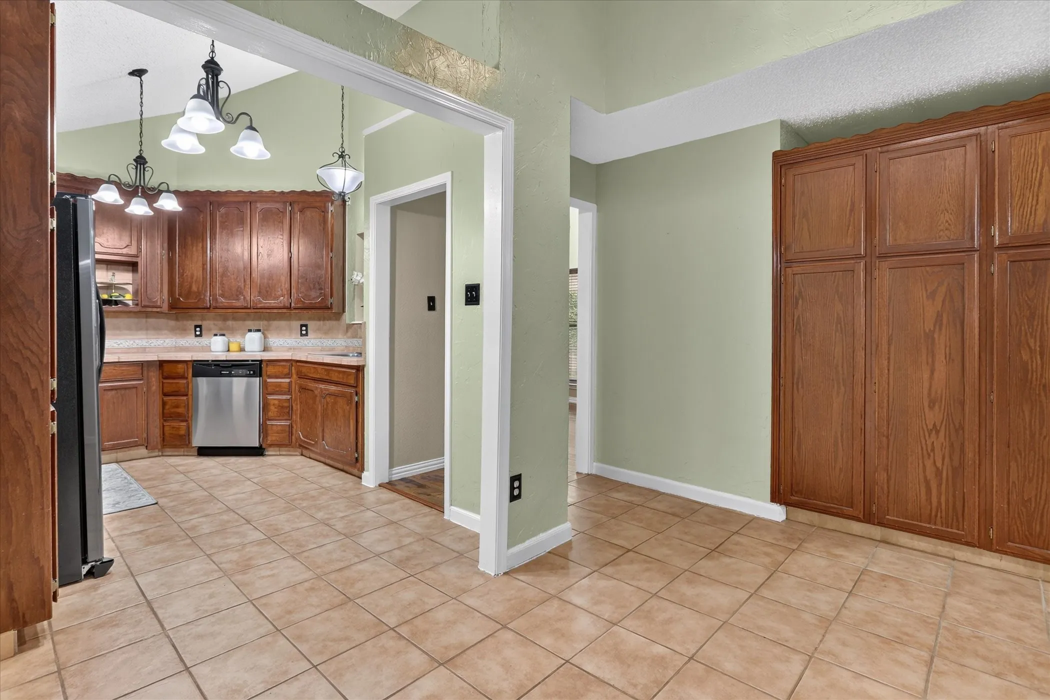 Single Family Residence For Sale in Tarrant County , 10634 Tall Oak Drive, Fort Worth, Texas 76108, 3 Bedroom, 2 Bathroom, 2 Garage spaces, 1,189 Sqft, built in 1983, mls#21386405, Real Estate Agent in Fort Worth, Homes For Sale in Tarrant county, Homes For Sale in Fort Worth, Realtor in Fort Worth Texas, Real Estate Brokerage Independent Realty Texas, Luminita Cordes Realtor