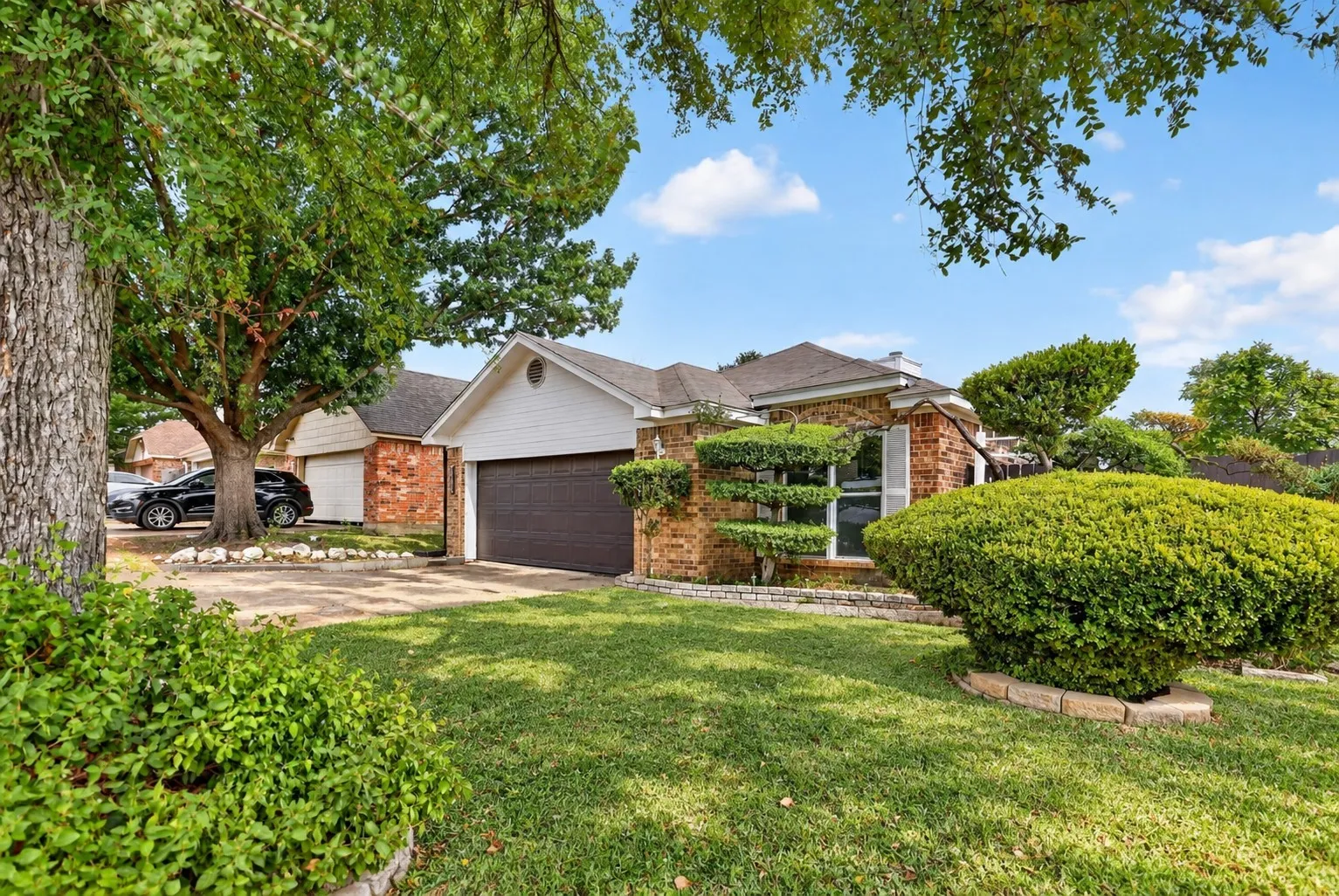 Single Family Residence For Sale in Tarrant County , 10634 Tall Oak Drive, Fort Worth, Texas 76108, 3 Bedroom, 2 Bathroom, 2 Garage spaces, 1,189 Sqft, built in 1983, mls#21386405, Real Estate Agent in Fort Worth, Homes For Sale in Tarrant county, Homes For Sale in Fort Worth, Realtor in Fort Worth Texas, Real Estate Brokerage Independent Realty Texas, Luminita Cordes Realtor