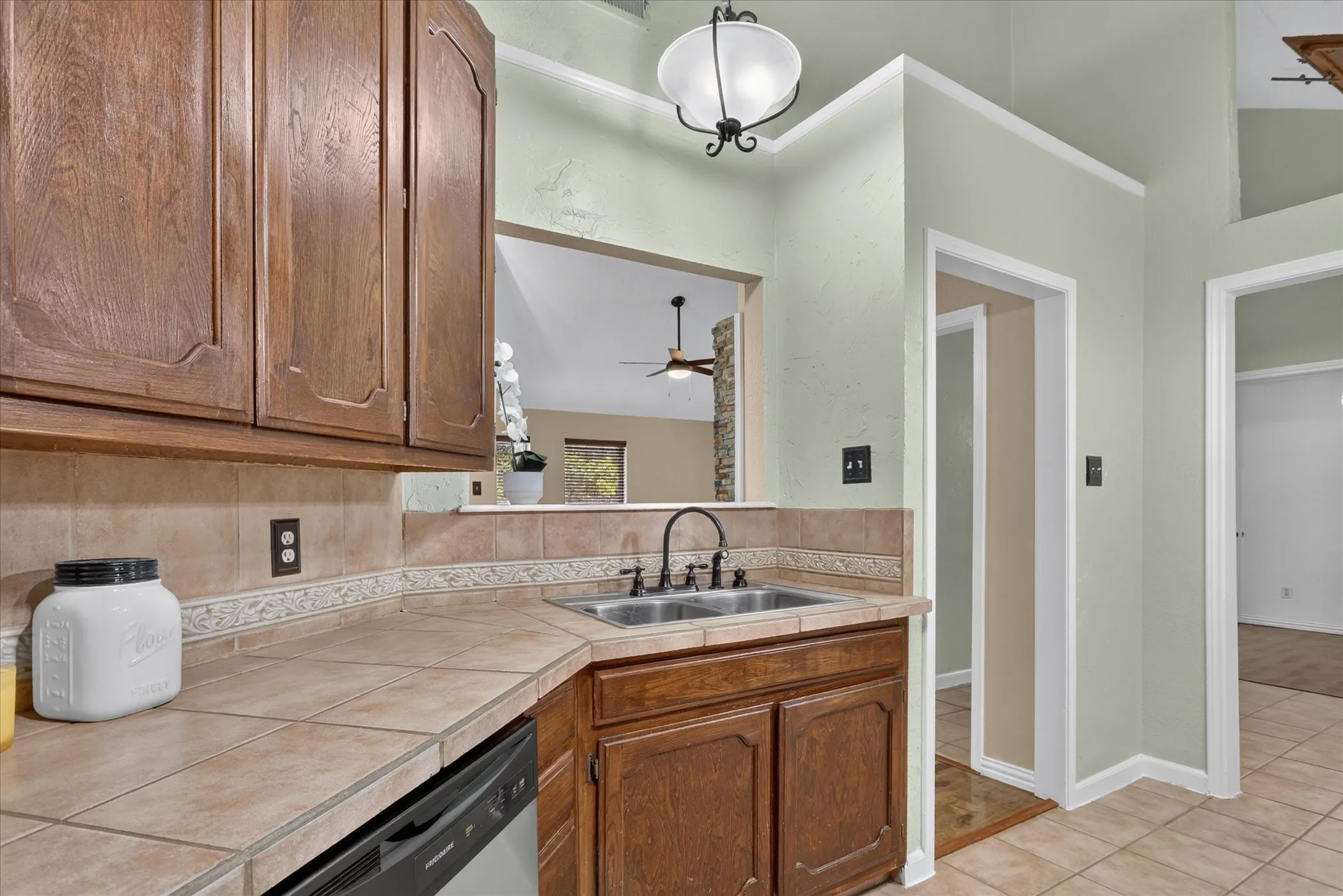 Single Family Residence For Sale in Tarrant County , 10634 Tall Oak Drive, Fort Worth, Texas 76108, 3 Bedroom, 2 Bathroom, 2 Garage spaces, 1,189 Sqft, built in 1983, mls#21386405, Real Estate Agent in Fort Worth, Homes For Sale in Tarrant county, Homes For Sale in Fort Worth, Realtor in Fort Worth Texas, Real Estate Brokerage Independent Realty Texas, Luminita Cordes Realtor