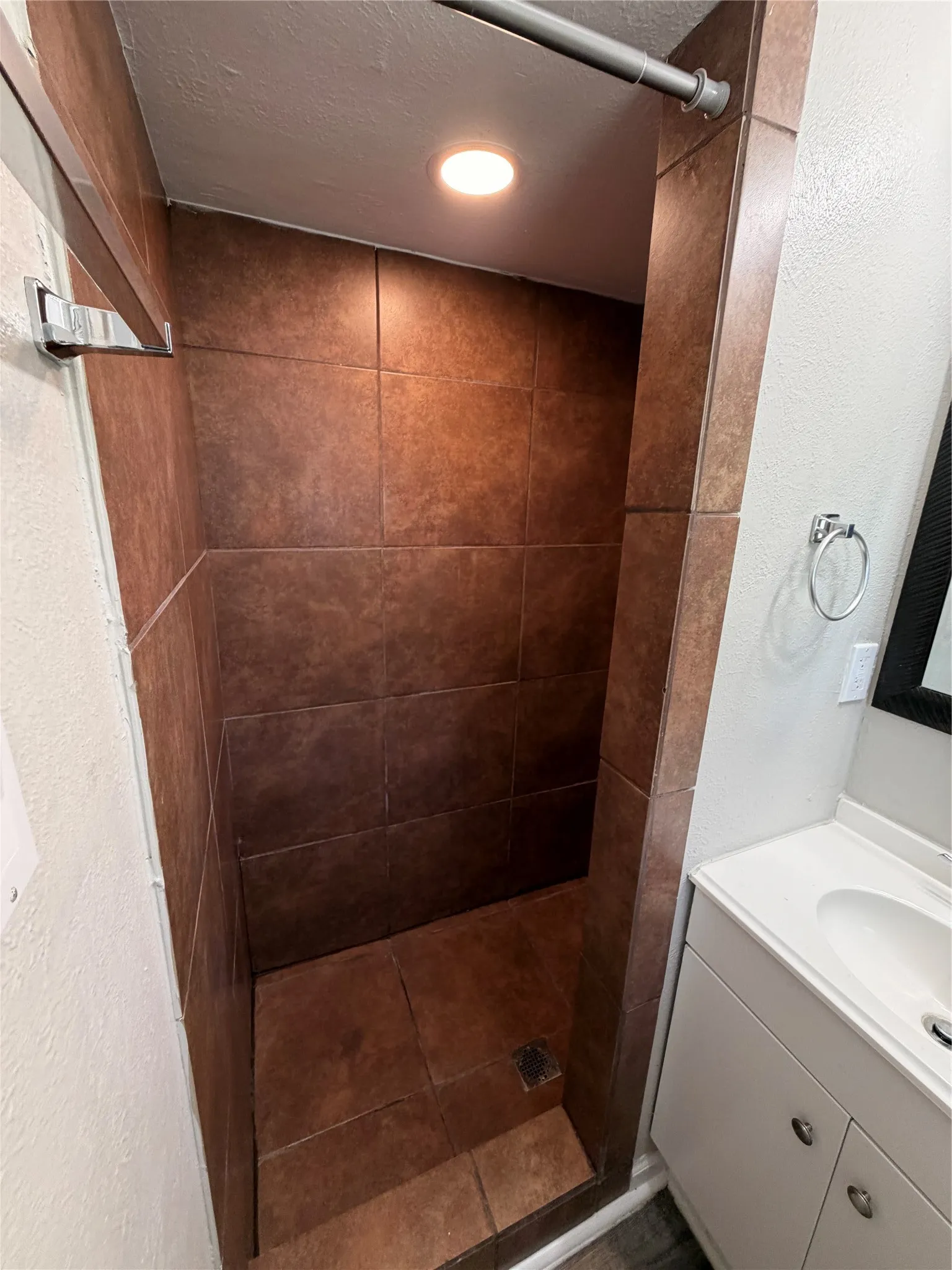 Single Family Residence For Sale in Tarrant County , 725 Willow Street, Hurst, Texas 76053, 4 Bedroom, 2 Bathroom, 2 Garage spaces, 1,423 Sqft, built in 1963, mls#21387937, Real Estate Agent in Hurst, Homes For Sale in Tarrant county, Homes For Sale in Hurst, Realtor in Hurst Texas, Real Estate Brokerage Independent Realty Texas, Luminita Cordes Realtor