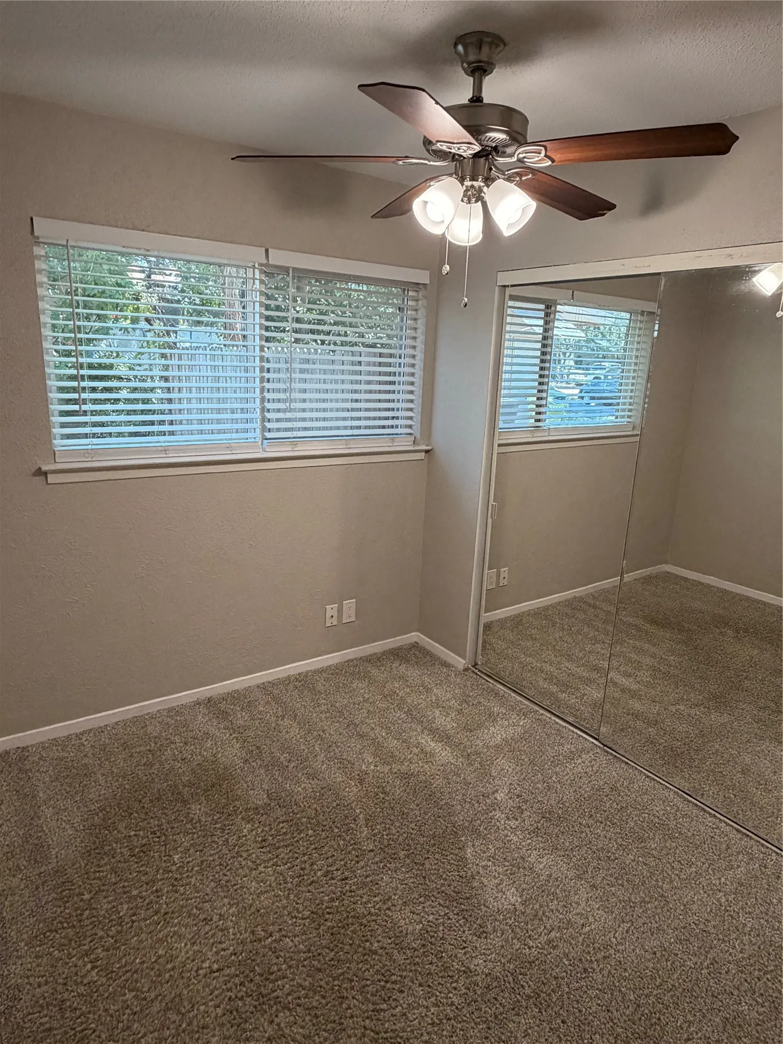 Single Family Residence For Sale in Tarrant County , 725 Willow Street, Hurst, Texas 76053, 4 Bedroom, 2 Bathroom, 2 Garage spaces, 1,423 Sqft, built in 1963, mls#21387937, Real Estate Agent in Hurst, Homes For Sale in Tarrant county, Homes For Sale in Hurst, Realtor in Hurst Texas, Real Estate Brokerage Independent Realty Texas, Luminita Cordes Realtor