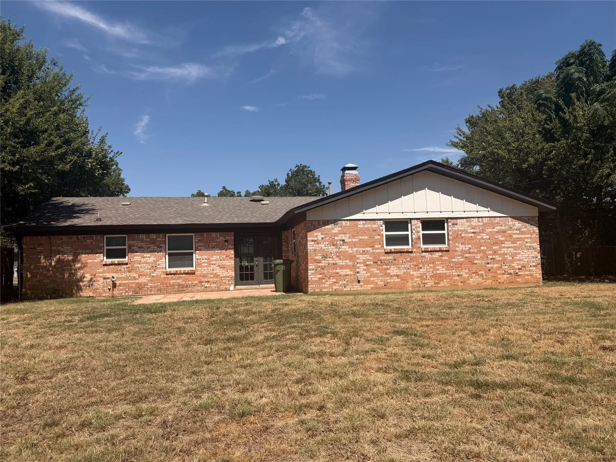 Single Family Residence For Sale in Tarrant County , 725 Willow Street, Hurst, Texas 76053, 4 Bedroom, 2 Bathroom, 2 Garage spaces, 1,423 Sqft, built in 1963, mls#21387937, Real Estate Agent in Hurst, Homes For Sale in Tarrant county, Homes For Sale in Hurst, Realtor in Hurst Texas, Real Estate Brokerage Independent Realty Texas, Luminita Cordes Realtor