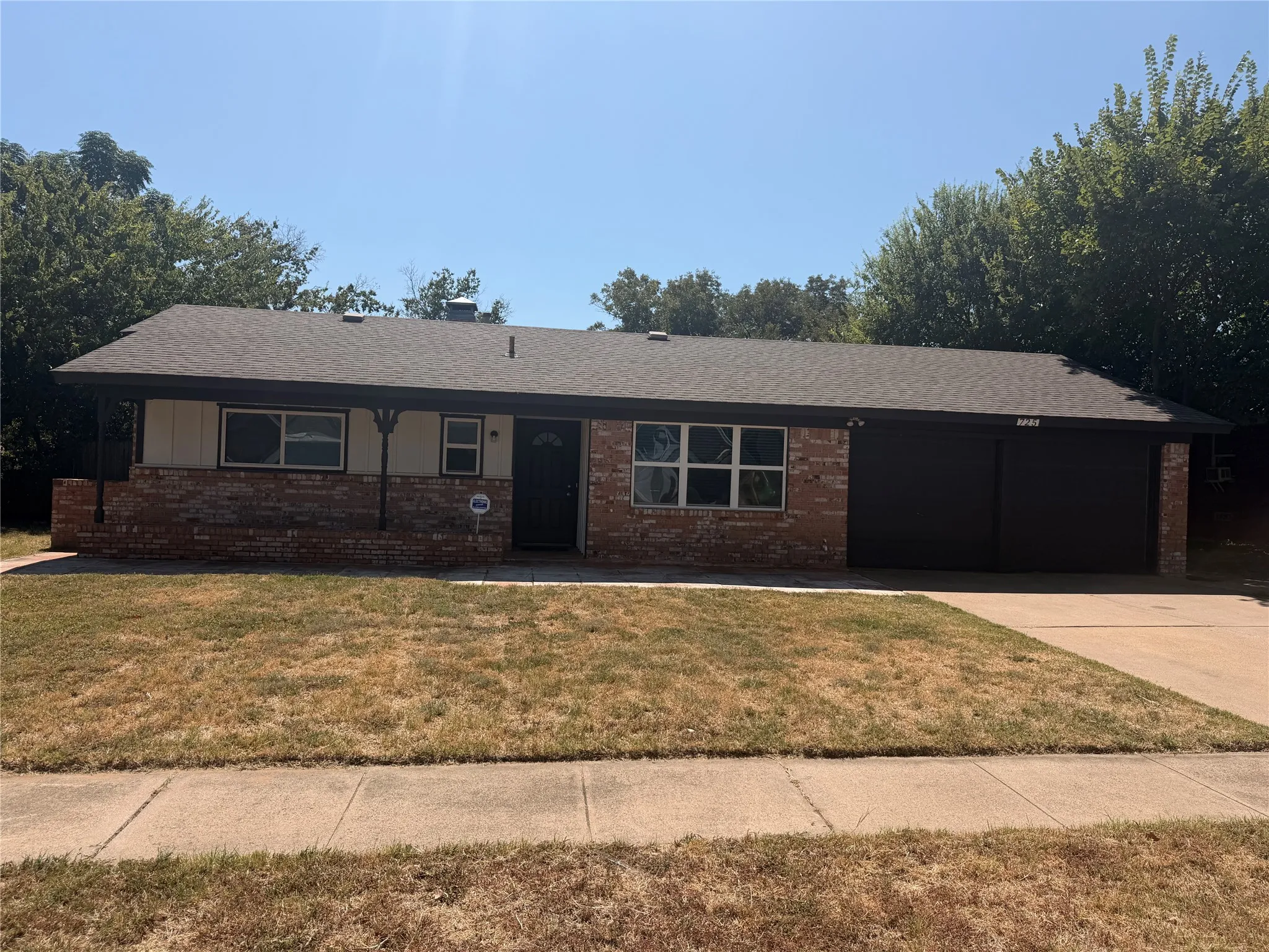 Single Family Residence For Sale in Tarrant County , 725 Willow Street, Hurst, Texas 76053, 4 Bedroom, 2 Bathroom, 2 Garage spaces, 1,423 Sqft, built in 1963, mls#21387937, Real Estate Agent in Hurst, Homes For Sale in Tarrant county, Homes For Sale in Hurst, Realtor in Hurst Texas, Real Estate Brokerage Independent Realty Texas, Luminita Cordes Realtor