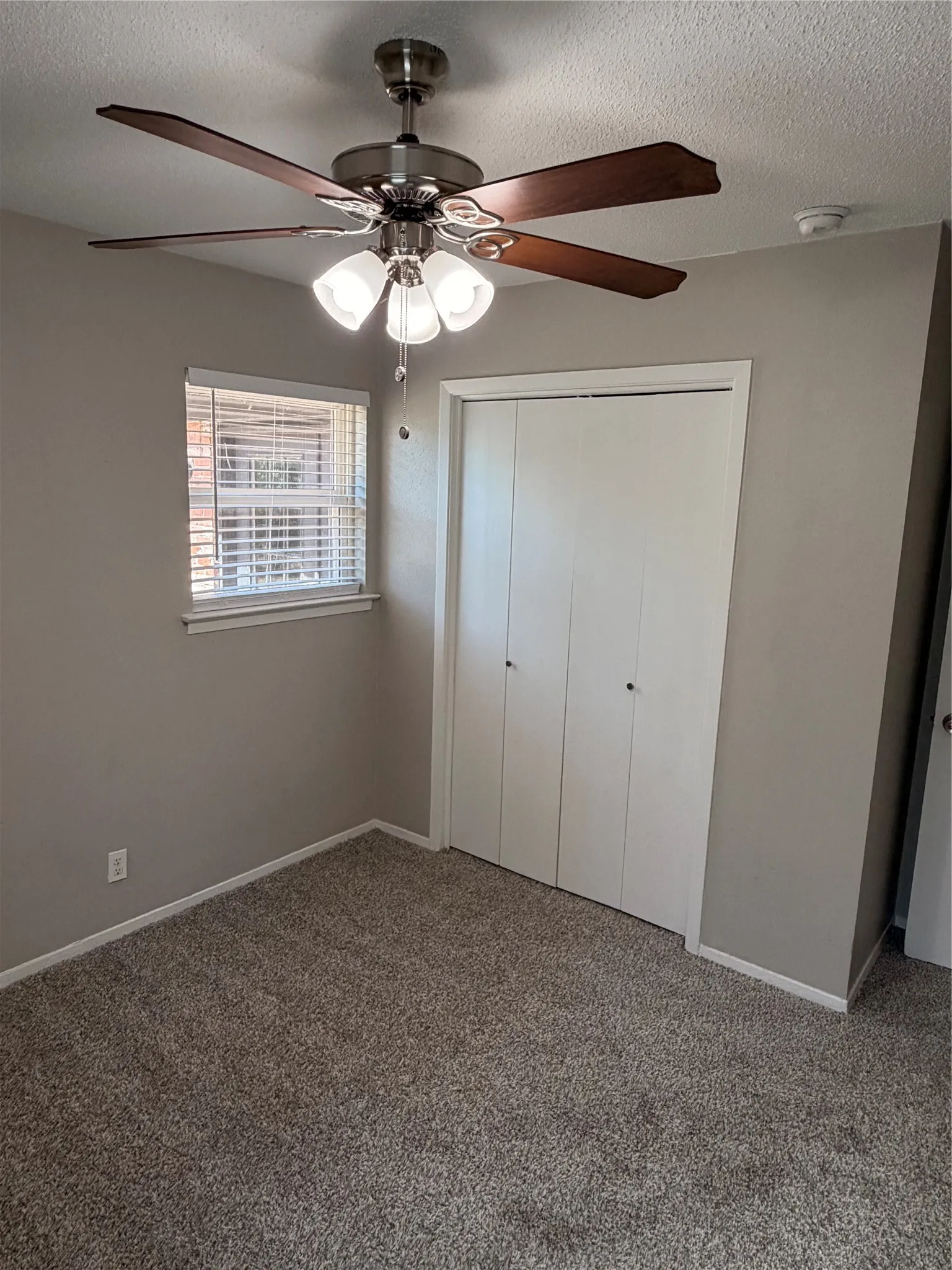 Single Family Residence For Sale in Tarrant County , 725 Willow Street, Hurst, Texas 76053, 4 Bedroom, 2 Bathroom, 2 Garage spaces, 1,423 Sqft, built in 1963, mls#21387937, Real Estate Agent in Hurst, Homes For Sale in Tarrant county, Homes For Sale in Hurst, Realtor in Hurst Texas, Real Estate Brokerage Independent Realty Texas, Luminita Cordes Realtor