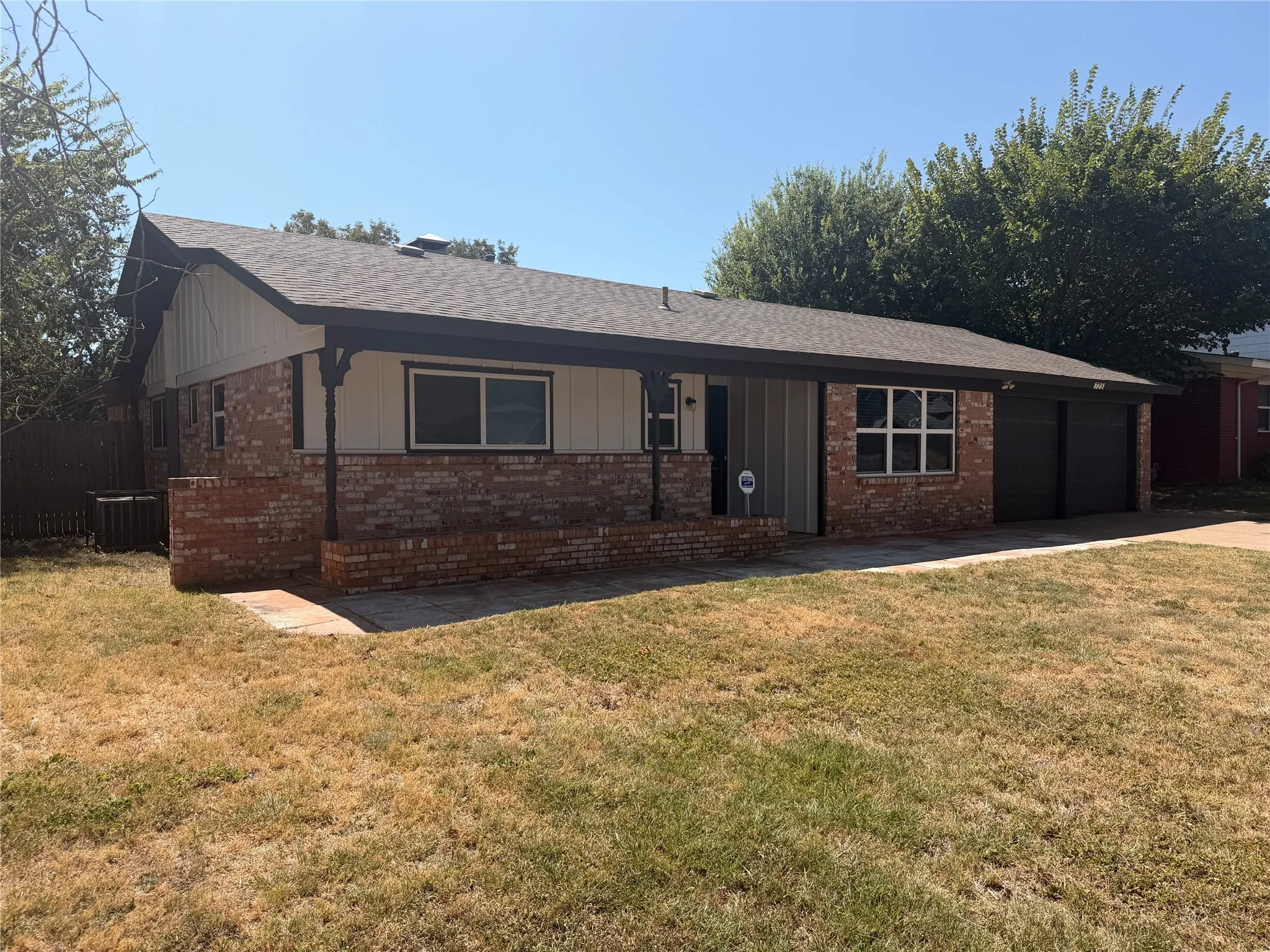 Single Family Residence For Sale in Tarrant County , 725 Willow Street, Hurst, Texas 76053, 4 Bedroom, 2 Bathroom, 2 Garage spaces, 1,423 Sqft, built in 1963, mls#21387937, Real Estate Agent in Hurst, Homes For Sale in Tarrant county, Homes For Sale in Hurst, Realtor in Hurst Texas, Real Estate Brokerage Independent Realty Texas, Luminita Cordes Realtor