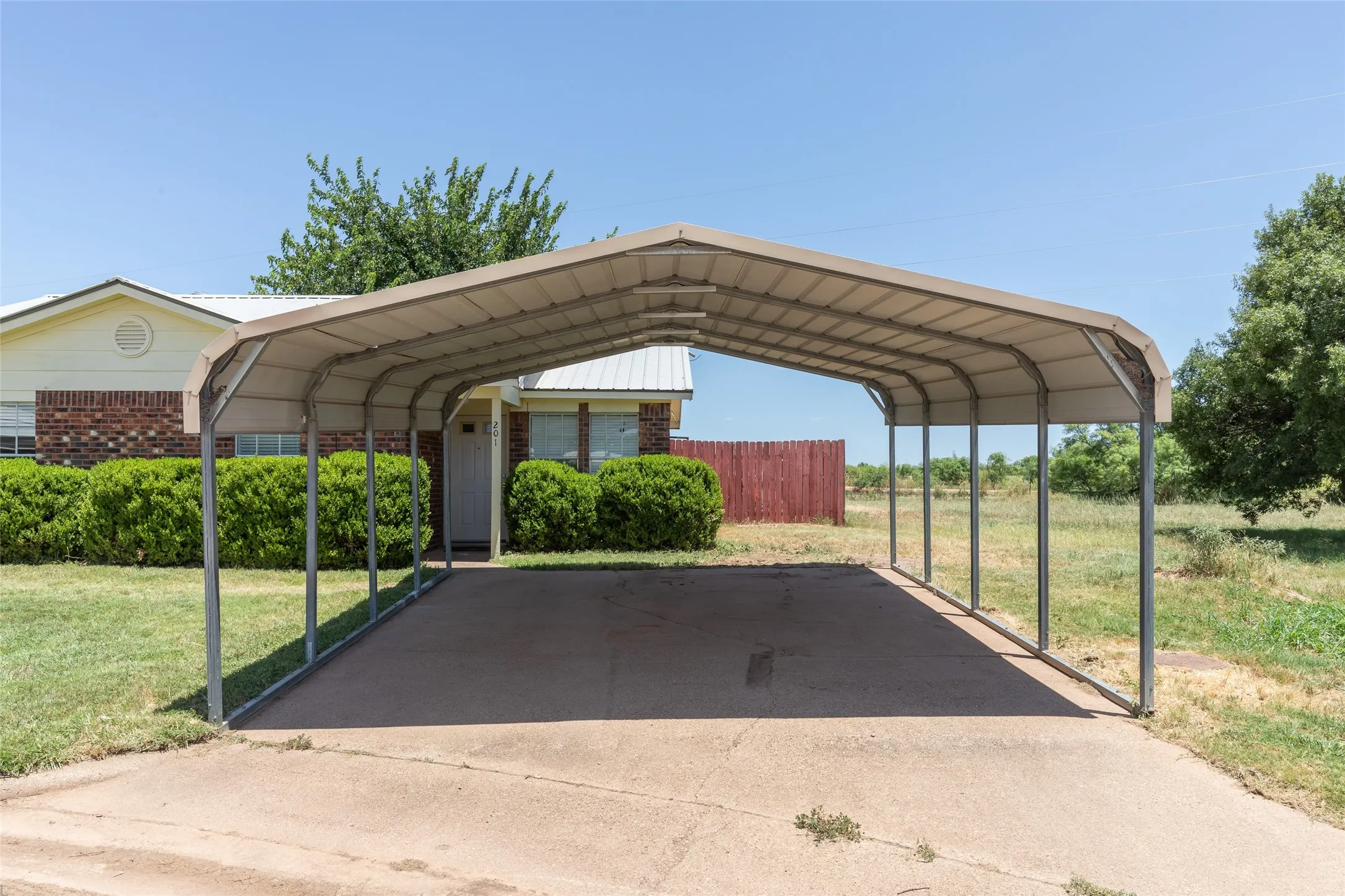 Townhouse For Sale in Runnels County , 201 & 203 Bluebonnet Drive, Winters, Texas 79567, 4 Bedroom, 4 Bathroom, Garage spaces, 1,782 Sqft, built in 1999, mls#21387982, Real Estate Agent in Winters, Homes For Sale in Runnels county, Homes For Sale in Winters, Realtor in Winters Texas, Real Estate Brokerage Independent Realty Texas, Luminita Cordes Realtor