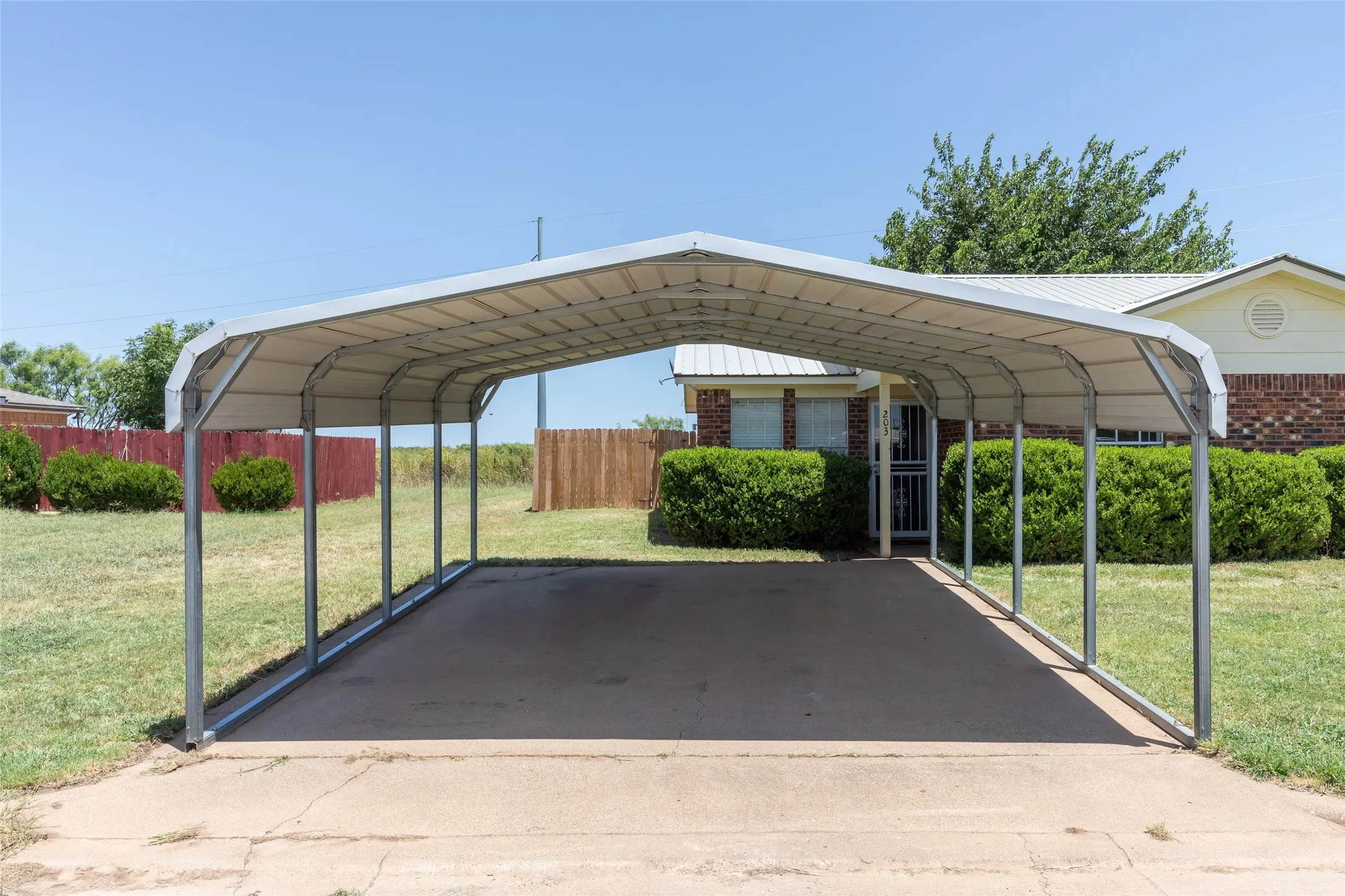 Townhouse For Sale in Runnels County , 201 & 203 Bluebonnet Drive, Winters, Texas 79567, 4 Bedroom, 4 Bathroom, Garage spaces, 1,782 Sqft, built in 1999, mls#21387982, Real Estate Agent in Winters, Homes For Sale in Runnels county, Homes For Sale in Winters, Realtor in Winters Texas, Real Estate Brokerage Independent Realty Texas, Luminita Cordes Realtor