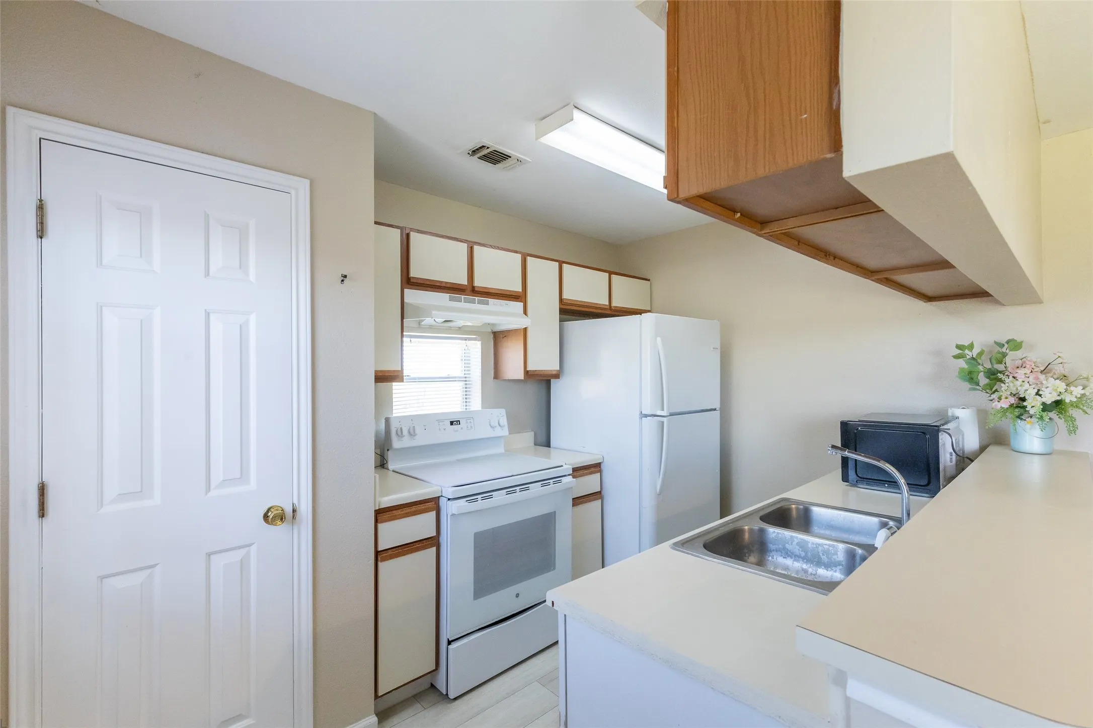 Townhouse For Sale in Runnels County , 201 & 203 Bluebonnet Drive, Winters, Texas 79567, 4 Bedroom, 4 Bathroom, Garage spaces, 1,782 Sqft, built in 1999, mls#21387982, Real Estate Agent in Winters, Homes For Sale in Runnels county, Homes For Sale in Winters, Realtor in Winters Texas, Real Estate Brokerage Independent Realty Texas, Luminita Cordes Realtor