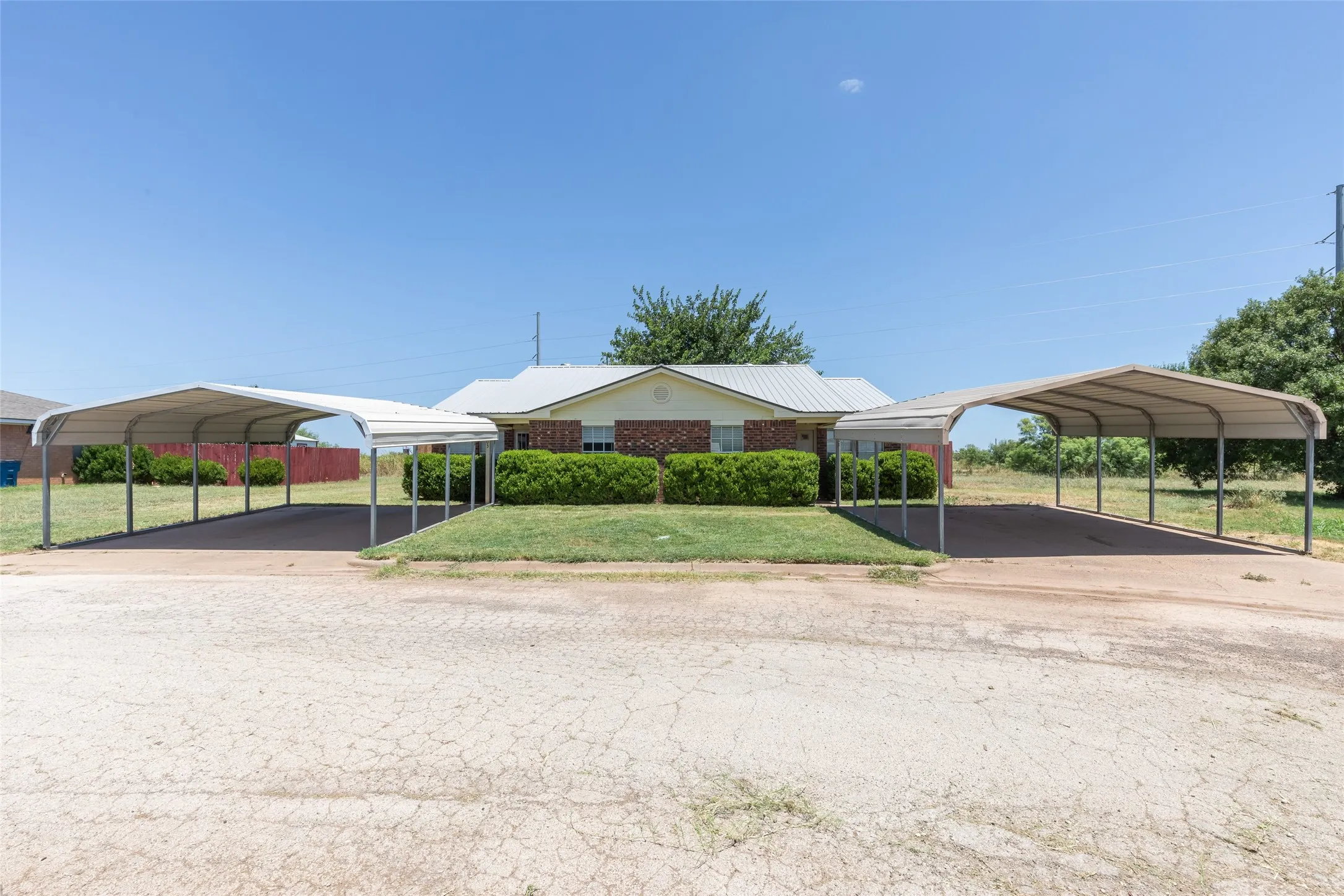 Townhouse For Sale in Runnels County , 201 & 203 Bluebonnet Drive, Winters, Texas 79567, 4 Bedroom, 4 Bathroom, Garage spaces, 1,782 Sqft, built in 1999, mls#21387982, Real Estate Agent in Winters, Homes For Sale in Runnels county, Homes For Sale in Winters, Realtor in Winters Texas, Real Estate Brokerage Independent Realty Texas, Luminita Cordes Realtor