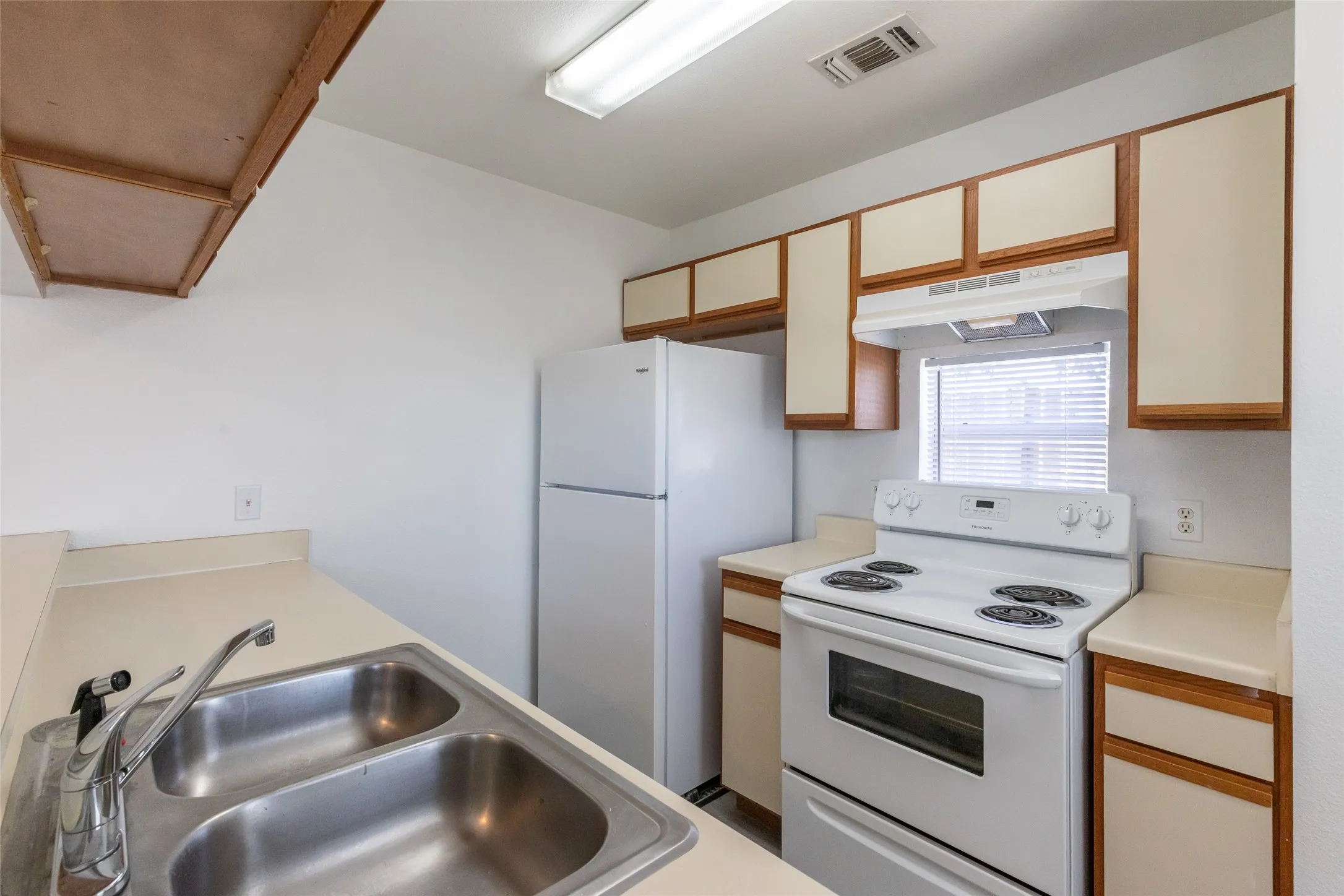 Townhouse For Sale in Runnels County , 201 & 203 Bluebonnet Drive, Winters, Texas 79567, 4 Bedroom, 4 Bathroom, Garage spaces, 1,782 Sqft, built in 1999, mls#21387982, Real Estate Agent in Winters, Homes For Sale in Runnels county, Homes For Sale in Winters, Realtor in Winters Texas, Real Estate Brokerage Independent Realty Texas, Luminita Cordes Realtor