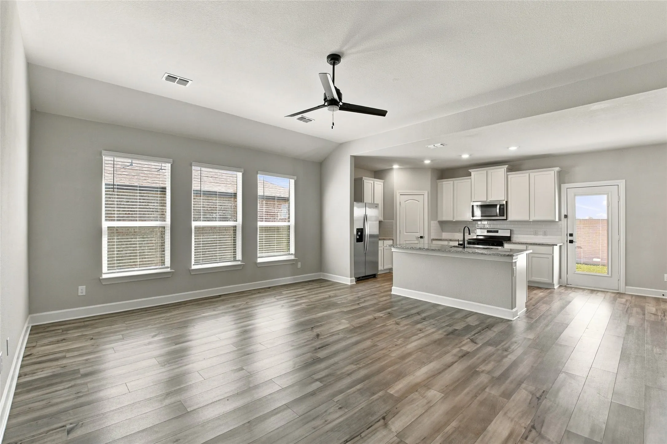 Single Family Residence For Rent in Collin County , 2025 Dakota Drive, Anna, Texas 75409, 4 Bedroom, 2 Bathroom, 2 Garage spaces, 1,811 Sqft, built in 2023, mls#21387971, Real Estate Agent in Anna, Homes For Rent in Collin county, Homes For Rent in Anna, Realtor in Anna Texas, Real Estate Brokerage Independent Realty Texas, Luminita Cordes Realtor