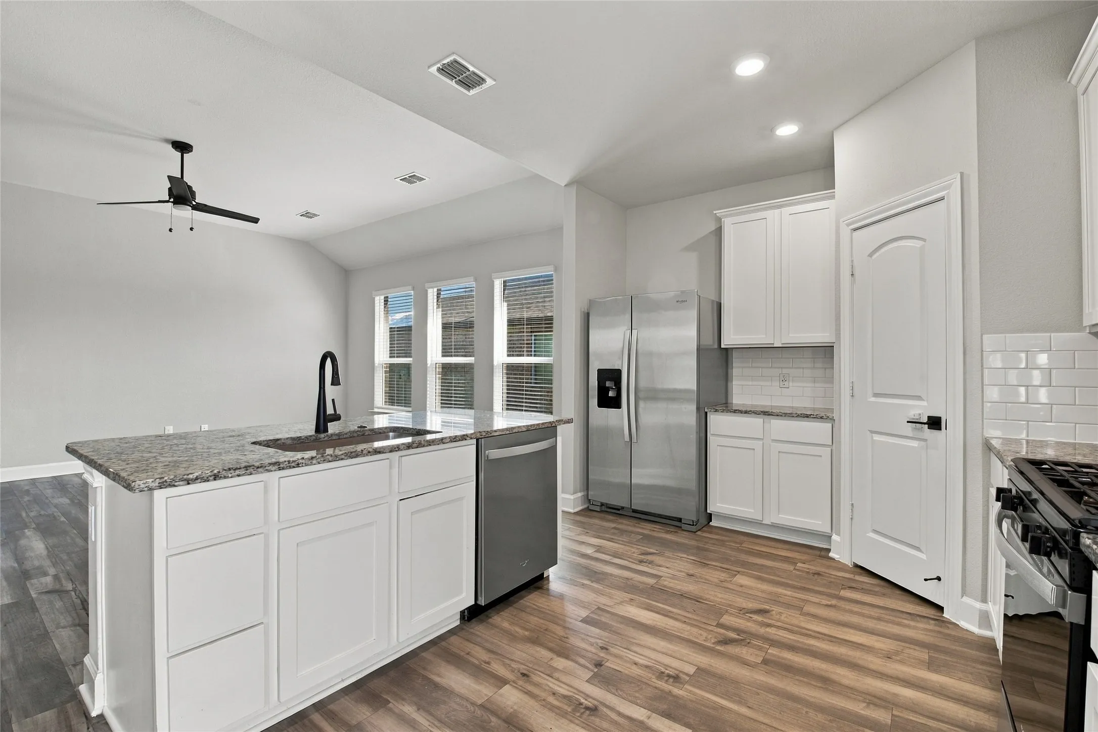Single Family Residence For Rent in Collin County , 2025 Dakota Drive, Anna, Texas 75409, 4 Bedroom, 2 Bathroom, 2 Garage spaces, 1,811 Sqft, built in 2023, mls#21387971, Real Estate Agent in Anna, Homes For Rent in Collin county, Homes For Rent in Anna, Realtor in Anna Texas, Real Estate Brokerage Independent Realty Texas, Luminita Cordes Realtor