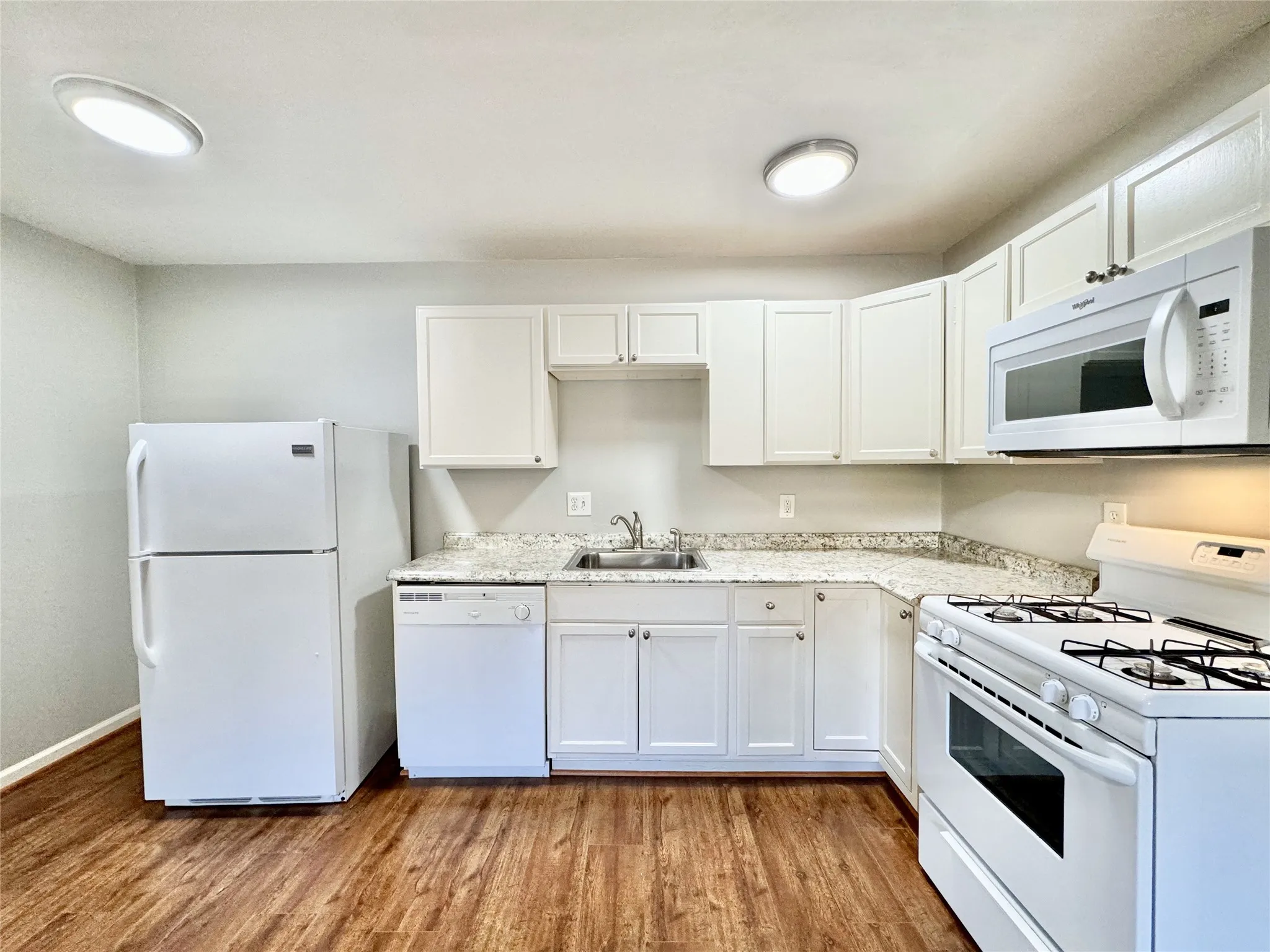Apartment For Rent in Dallas County , 5722 Gaston Avenue B, Dallas, Texas 75214, 1 Bedroom, 1 Bathroom, Garage spaces, 525 Sqft, built in 1958, mls#21387574, Real Estate Agent in Dallas, Homes For Rent in Dallas county, Homes For Rent in Dallas, Realtor in Dallas Texas, Real Estate Brokerage Independent Realty Texas, Luminita Cordes Realtor