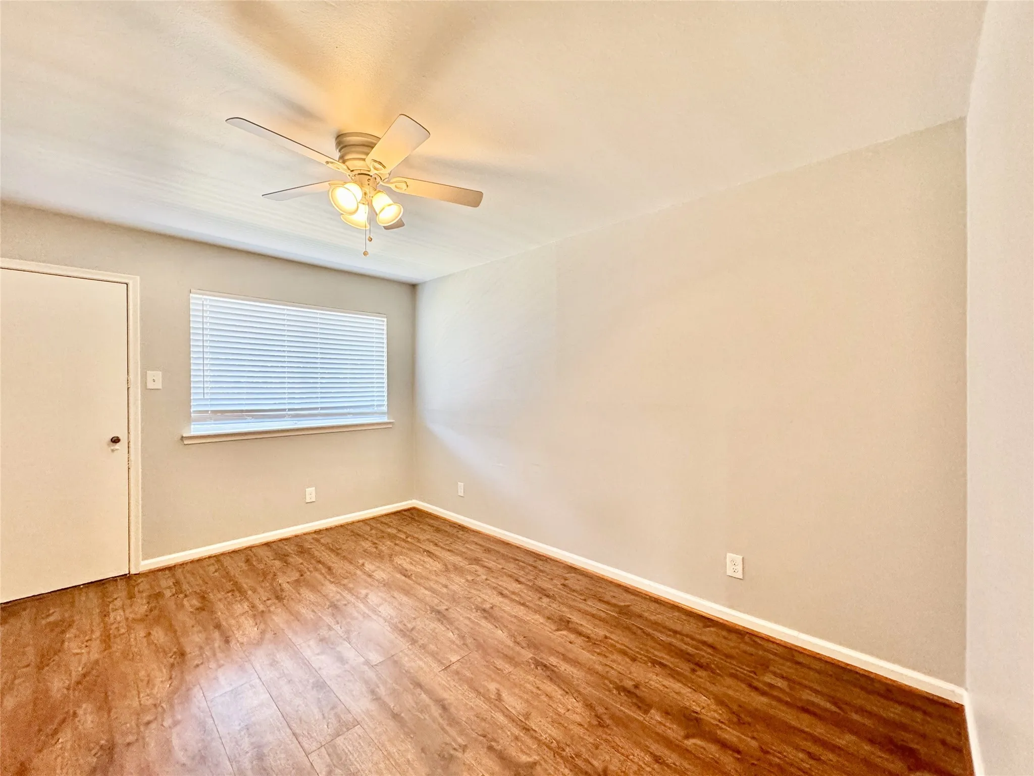 Apartment For Rent in Dallas County , 5722 Gaston Avenue B, Dallas, Texas 75214, 1 Bedroom, 1 Bathroom, Garage spaces, 525 Sqft, built in 1958, mls#21387574, Real Estate Agent in Dallas, Homes For Rent in Dallas county, Homes For Rent in Dallas, Realtor in Dallas Texas, Real Estate Brokerage Independent Realty Texas, Luminita Cordes Realtor