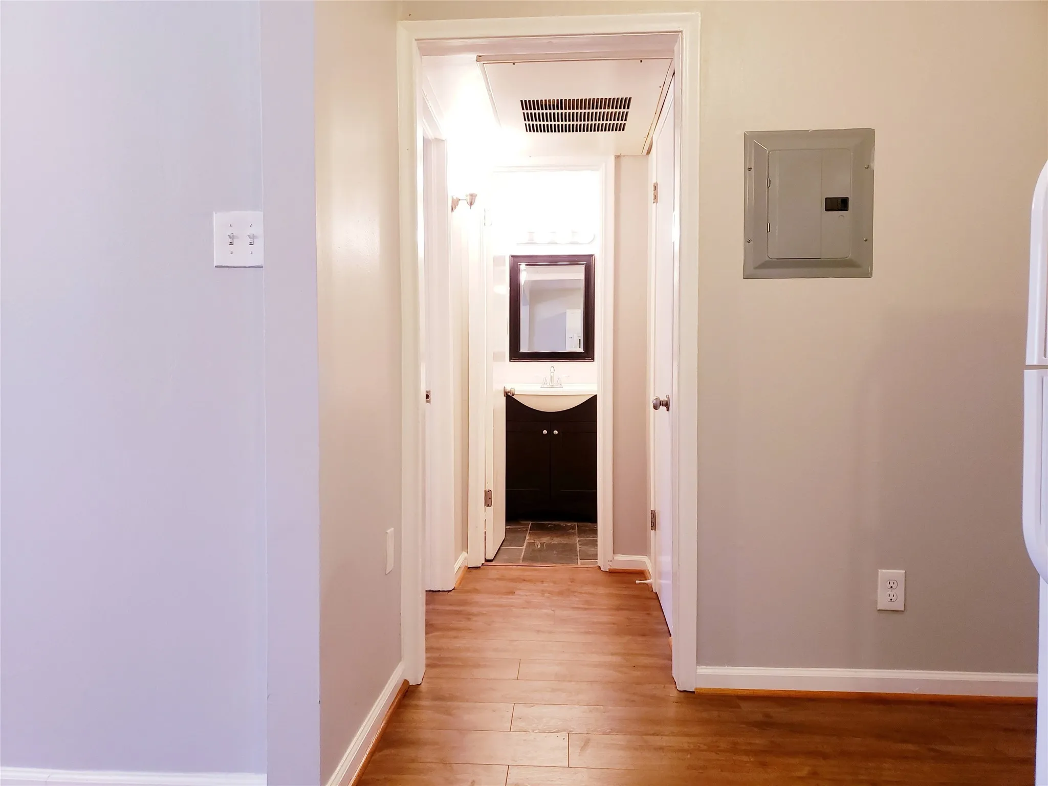 Apartment For Rent in Dallas County , 5722 Gaston Avenue B, Dallas, Texas 75214, 1 Bedroom, 1 Bathroom, Garage spaces, 525 Sqft, built in 1958, mls#21387574, Real Estate Agent in Dallas, Homes For Rent in Dallas county, Homes For Rent in Dallas, Realtor in Dallas Texas, Real Estate Brokerage Independent Realty Texas, Luminita Cordes Realtor