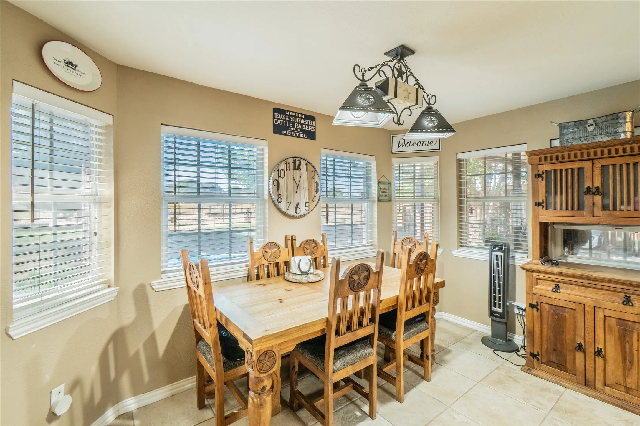 Single Family Residence For Sale in Ellis County , 2830 Brads Way, Midlothian, Texas 76065, 4 Bedroom, 3 Bathroom, 2 Garage spaces, 2,387 Sqft, built in 2002, mls#21385772, Real Estate Agent in Midlothian, Homes For Sale in Ellis county, Homes For Sale in Midlothian, Realtor in Midlothian Texas, Real Estate Brokerage Independent Realty Texas, Luminita Cordes Realtor
