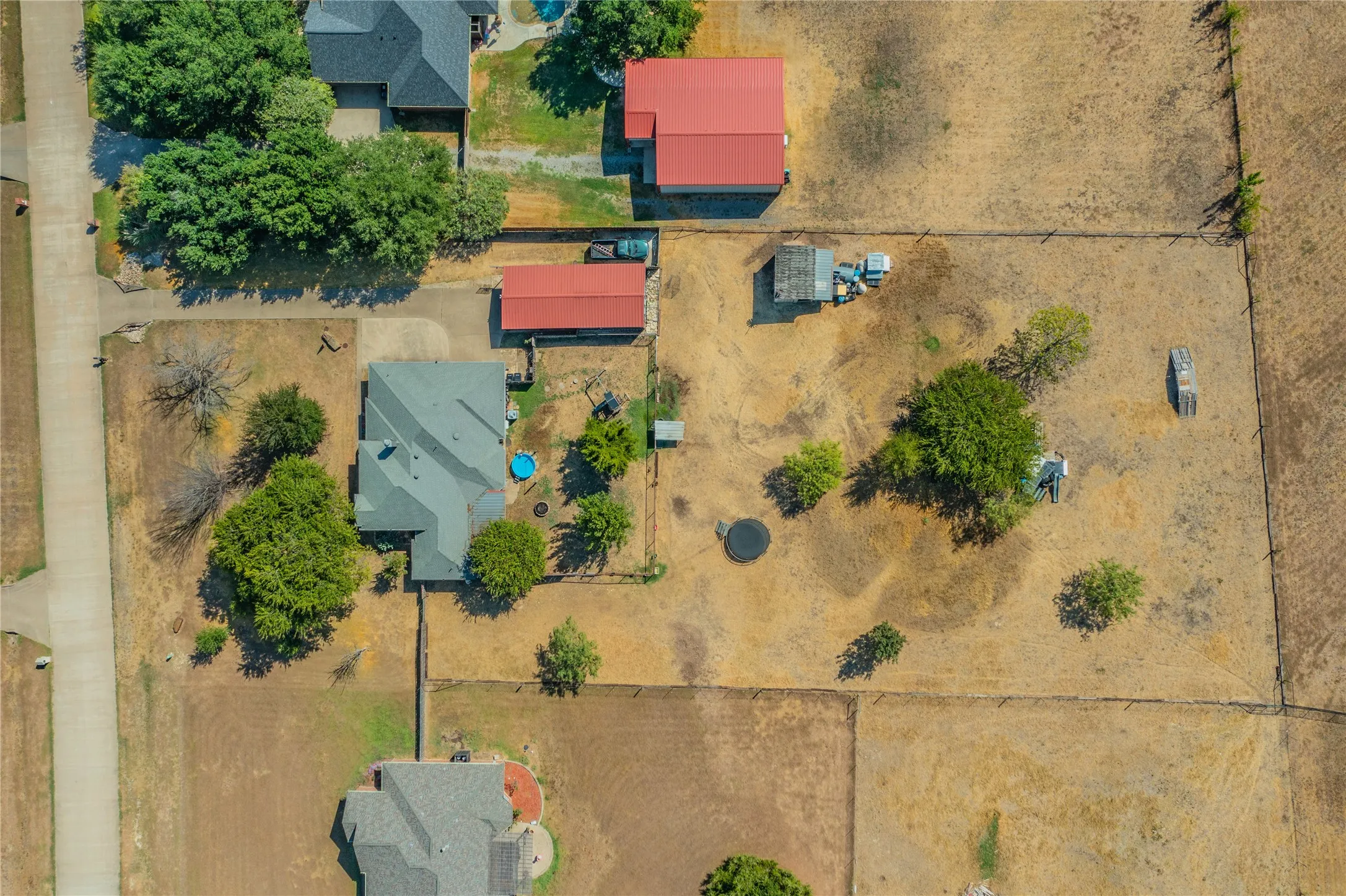Single Family Residence For Sale in Ellis County , 2830 Brads Way, Midlothian, Texas 76065, 4 Bedroom, 3 Bathroom, 2 Garage spaces, 2,387 Sqft, built in 2002, mls#21385772, Real Estate Agent in Midlothian, Homes For Sale in Ellis county, Homes For Sale in Midlothian, Realtor in Midlothian Texas, Real Estate Brokerage Independent Realty Texas, Luminita Cordes Realtor