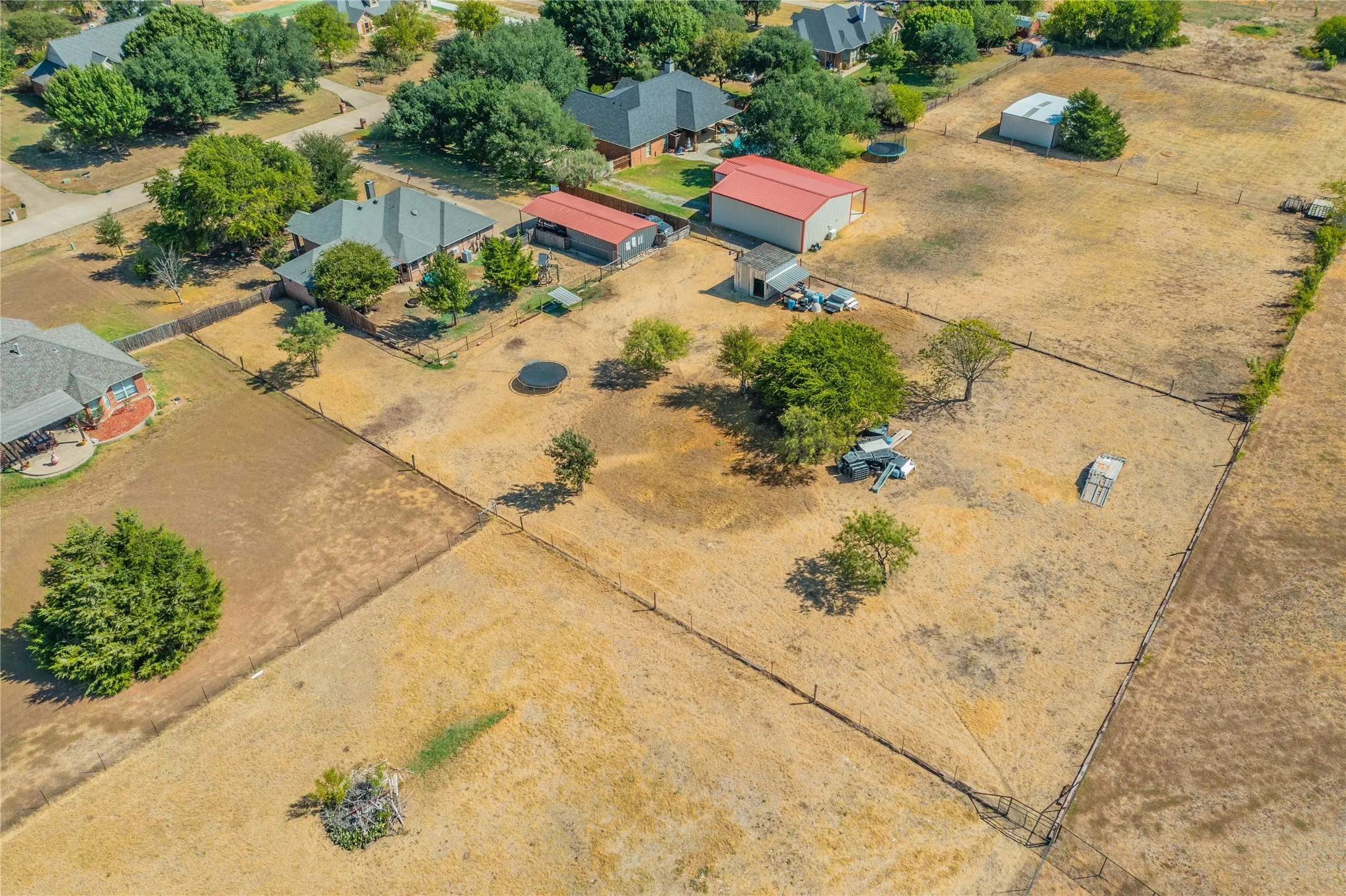 Single Family Residence For Sale in Ellis County , 2830 Brads Way, Midlothian, Texas 76065, 4 Bedroom, 3 Bathroom, 2 Garage spaces, 2,387 Sqft, built in 2002, mls#21385772, Real Estate Agent in Midlothian, Homes For Sale in Ellis county, Homes For Sale in Midlothian, Realtor in Midlothian Texas, Real Estate Brokerage Independent Realty Texas, Luminita Cordes Realtor