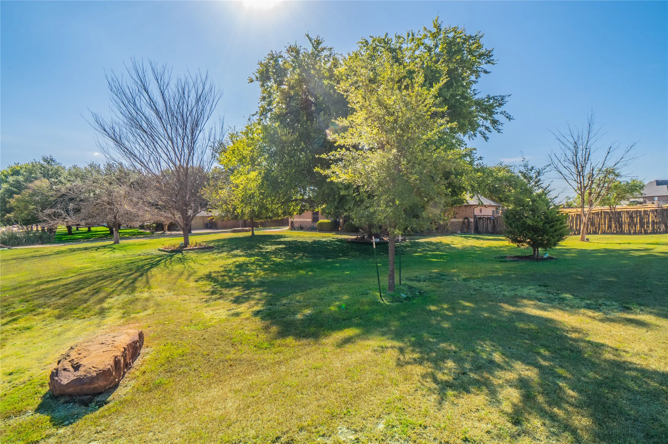 Single Family Residence For Sale in Ellis County , 2830 Brads Way, Midlothian, Texas 76065, 4 Bedroom, 3 Bathroom, 2 Garage spaces, 2,387 Sqft, built in 2002, mls#21385772, Real Estate Agent in Midlothian, Homes For Sale in Ellis county, Homes For Sale in Midlothian, Realtor in Midlothian Texas, Real Estate Brokerage Independent Realty Texas, Luminita Cordes Realtor