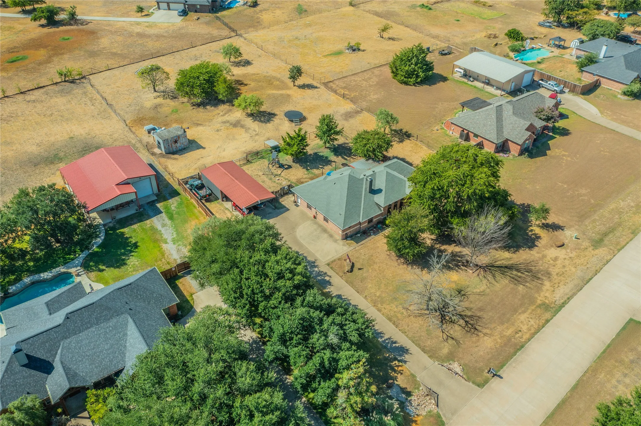 Single Family Residence For Sale in Ellis County , 2830 Brads Way, Midlothian, Texas 76065, 4 Bedroom, 3 Bathroom, 2 Garage spaces, 2,387 Sqft, built in 2002, mls#21385772, Real Estate Agent in Midlothian, Homes For Sale in Ellis county, Homes For Sale in Midlothian, Realtor in Midlothian Texas, Real Estate Brokerage Independent Realty Texas, Luminita Cordes Realtor