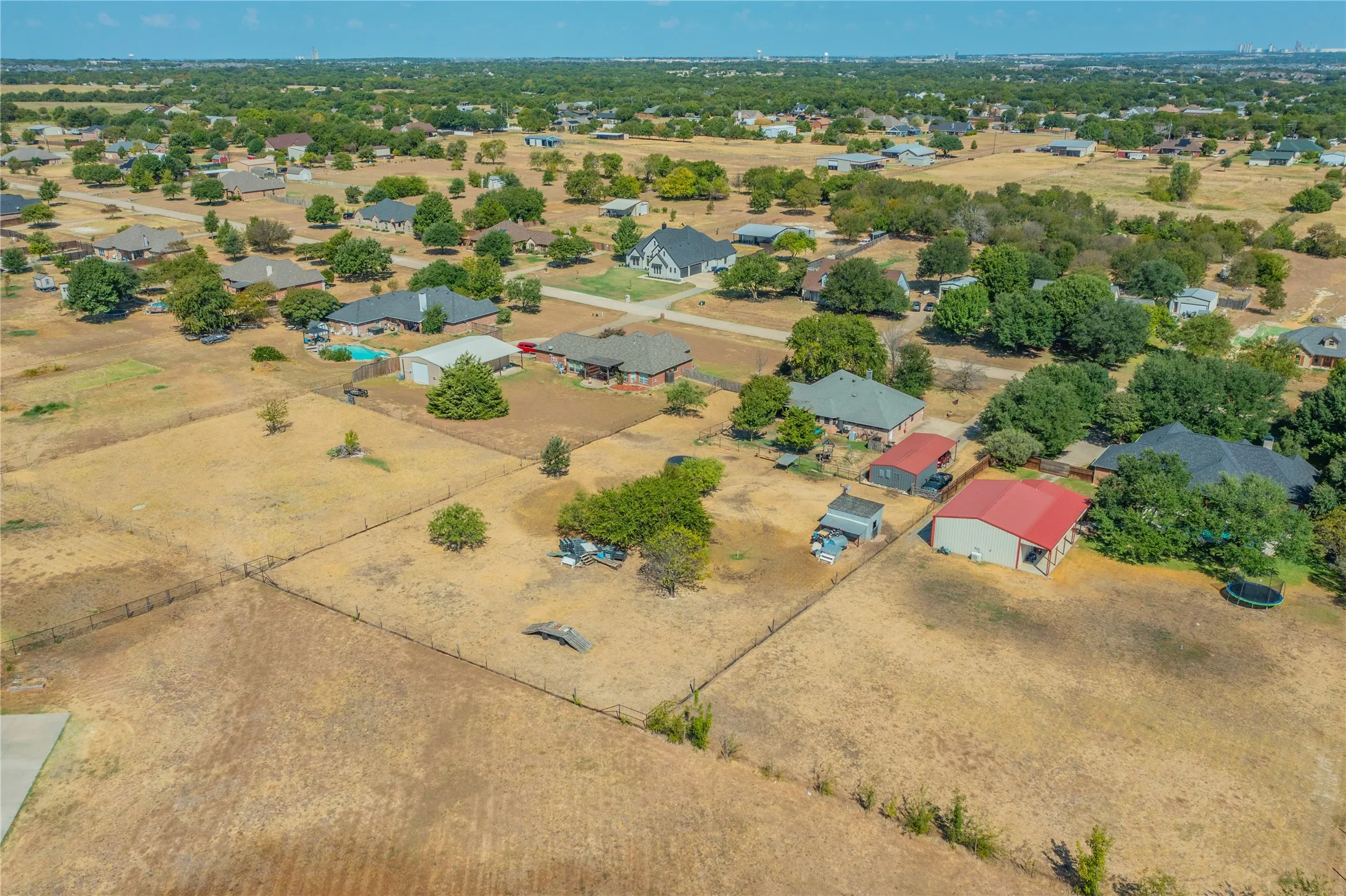 Single Family Residence For Sale in Ellis County , 2830 Brads Way, Midlothian, Texas 76065, 4 Bedroom, 3 Bathroom, 2 Garage spaces, 2,387 Sqft, built in 2002, mls#21385772, Real Estate Agent in Midlothian, Homes For Sale in Ellis county, Homes For Sale in Midlothian, Realtor in Midlothian Texas, Real Estate Brokerage Independent Realty Texas, Luminita Cordes Realtor