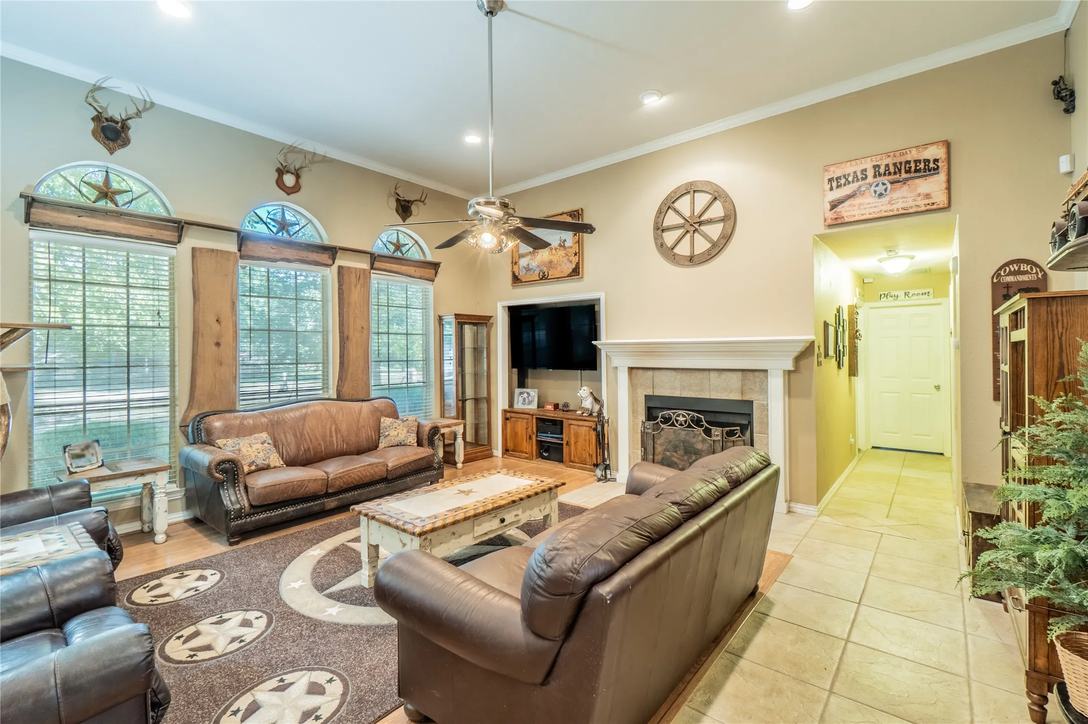 Single Family Residence For Sale in Ellis County , 2830 Brads Way, Midlothian, Texas 76065, 4 Bedroom, 3 Bathroom, 2 Garage spaces, 2,387 Sqft, built in 2002, mls#21385772, Real Estate Agent in Midlothian, Homes For Sale in Ellis county, Homes For Sale in Midlothian, Realtor in Midlothian Texas, Real Estate Brokerage Independent Realty Texas, Luminita Cordes Realtor