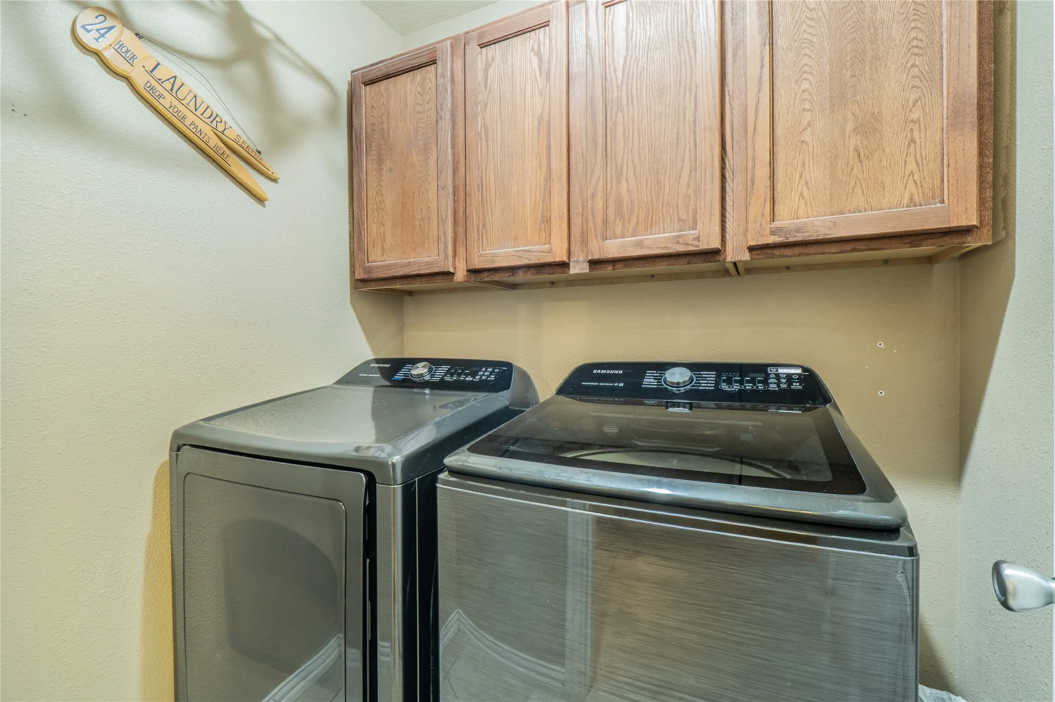 Single Family Residence For Sale in Ellis County , 2830 Brads Way, Midlothian, Texas 76065, 4 Bedroom, 3 Bathroom, 2 Garage spaces, 2,387 Sqft, built in 2002, mls#21385772, Real Estate Agent in Midlothian, Homes For Sale in Ellis county, Homes For Sale in Midlothian, Realtor in Midlothian Texas, Real Estate Brokerage Independent Realty Texas, Luminita Cordes Realtor