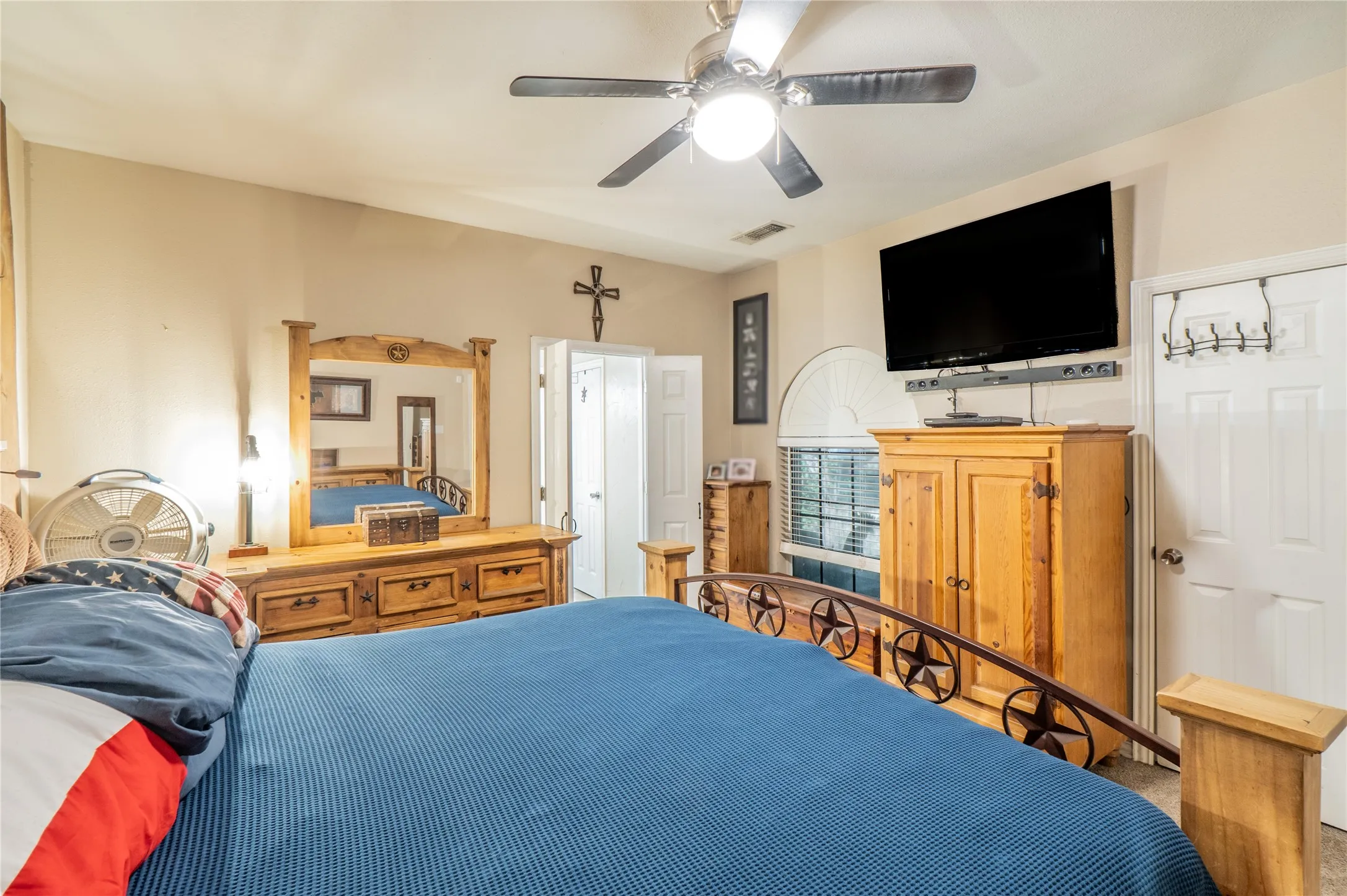Single Family Residence For Sale in Ellis County , 2830 Brads Way, Midlothian, Texas 76065, 4 Bedroom, 3 Bathroom, 2 Garage spaces, 2,387 Sqft, built in 2002, mls#21385772, Real Estate Agent in Midlothian, Homes For Sale in Ellis county, Homes For Sale in Midlothian, Realtor in Midlothian Texas, Real Estate Brokerage Independent Realty Texas, Luminita Cordes Realtor