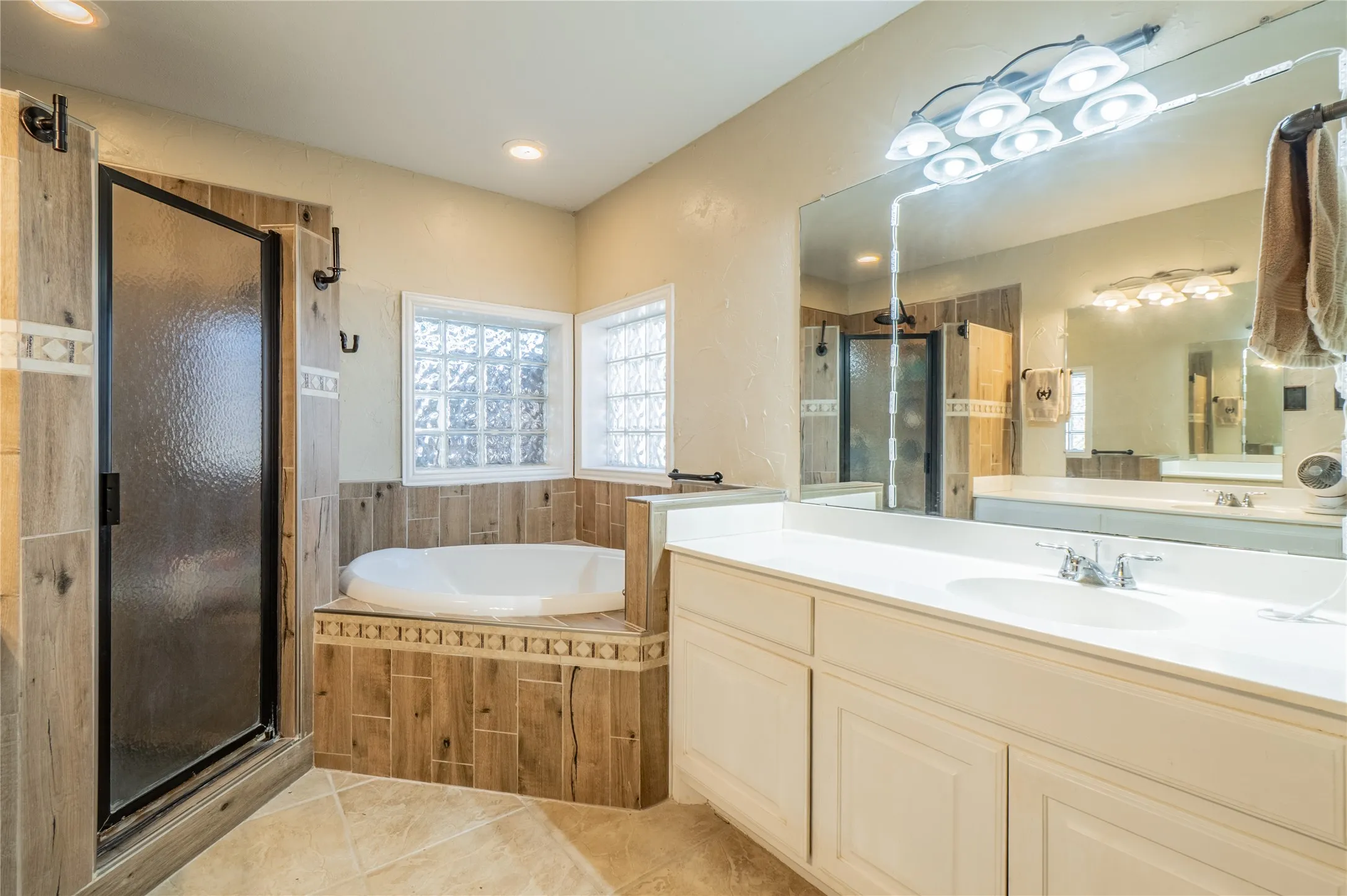 Single Family Residence For Sale in Ellis County , 2830 Brads Way, Midlothian, Texas 76065, 4 Bedroom, 3 Bathroom, 2 Garage spaces, 2,387 Sqft, built in 2002, mls#21385772, Real Estate Agent in Midlothian, Homes For Sale in Ellis county, Homes For Sale in Midlothian, Realtor in Midlothian Texas, Real Estate Brokerage Independent Realty Texas, Luminita Cordes Realtor