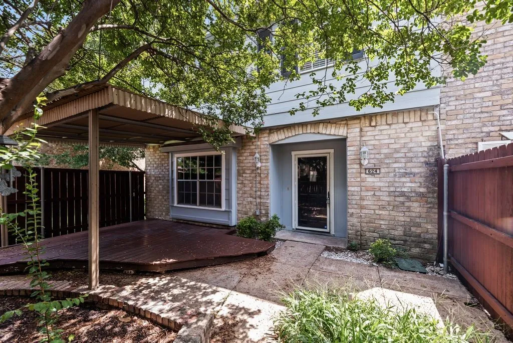 Single Family Residence For Rent in Dallas County , 624 Trailwood Court, Garland, Texas 75043, 3 Bedroom, 3 Bathroom, Garage spaces, 1,674 Sqft, built in 1973, mls#21387987, Real Estate Agent in Garland, Homes For Rent in Dallas county, Homes For Rent in Garland, Realtor in Garland Texas, Real Estate Brokerage Independent Realty Texas, Luminita Cordes Realtor