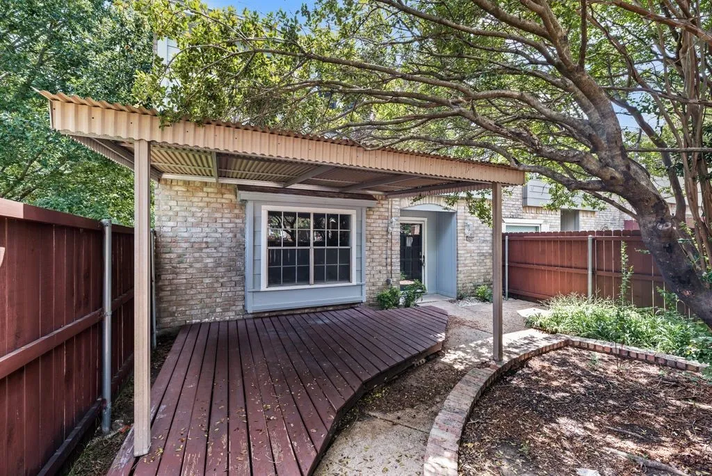 Single Family Residence For Rent in Dallas County , 624 Trailwood Court, Garland, Texas 75043, 3 Bedroom, 3 Bathroom, Garage spaces, 1,674 Sqft, built in 1973, mls#21387987, Real Estate Agent in Garland, Homes For Rent in Dallas county, Homes For Rent in Garland, Realtor in Garland Texas, Real Estate Brokerage Independent Realty Texas, Luminita Cordes Realtor