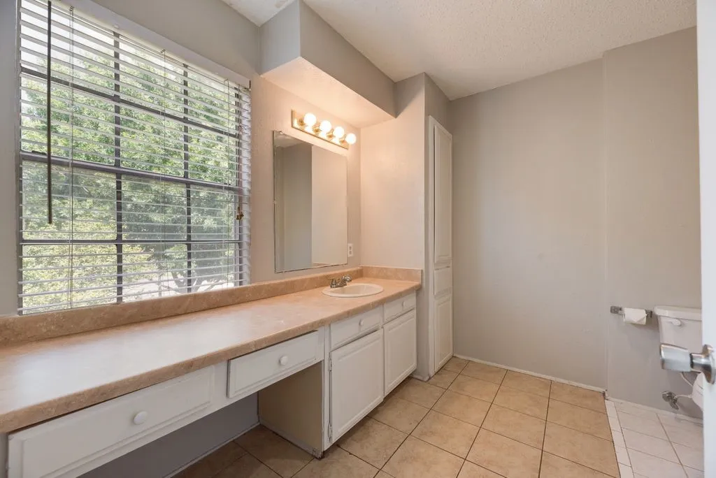Single Family Residence For Rent in Dallas County , 624 Trailwood Court, Garland, Texas 75043, 3 Bedroom, 3 Bathroom, Garage spaces, 1,674 Sqft, built in 1973, mls#21387987, Real Estate Agent in Garland, Homes For Rent in Dallas county, Homes For Rent in Garland, Realtor in Garland Texas, Real Estate Brokerage Independent Realty Texas, Luminita Cordes Realtor