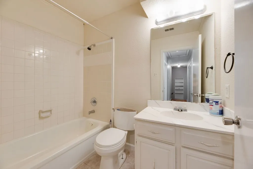 Single Family Residence For Rent in Dallas County , 624 Trailwood Court, Garland, Texas 75043, 3 Bedroom, 3 Bathroom, Garage spaces, 1,674 Sqft, built in 1973, mls#21387987, Real Estate Agent in Garland, Homes For Rent in Dallas county, Homes For Rent in Garland, Realtor in Garland Texas, Real Estate Brokerage Independent Realty Texas, Luminita Cordes Realtor