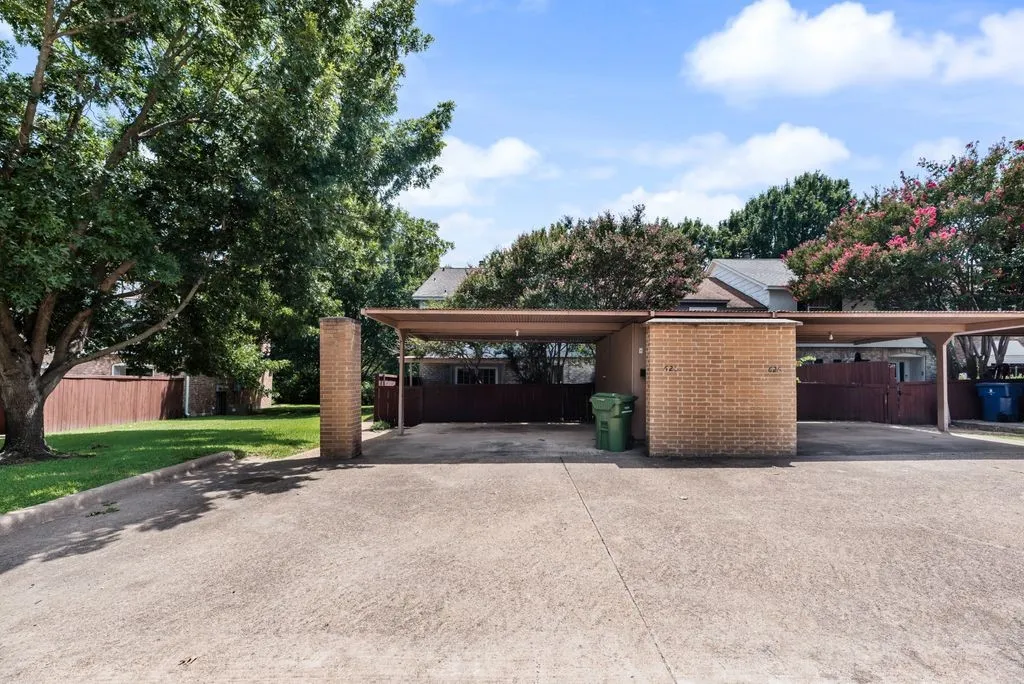 Single Family Residence For Rent in Dallas County , 624 Trailwood Court, Garland, Texas 75043, 3 Bedroom, 3 Bathroom, Garage spaces, 1,674 Sqft, built in 1973, mls#21387987, Real Estate Agent in Garland, Homes For Rent in Dallas county, Homes For Rent in Garland, Realtor in Garland Texas, Real Estate Brokerage Independent Realty Texas, Luminita Cordes Realtor
