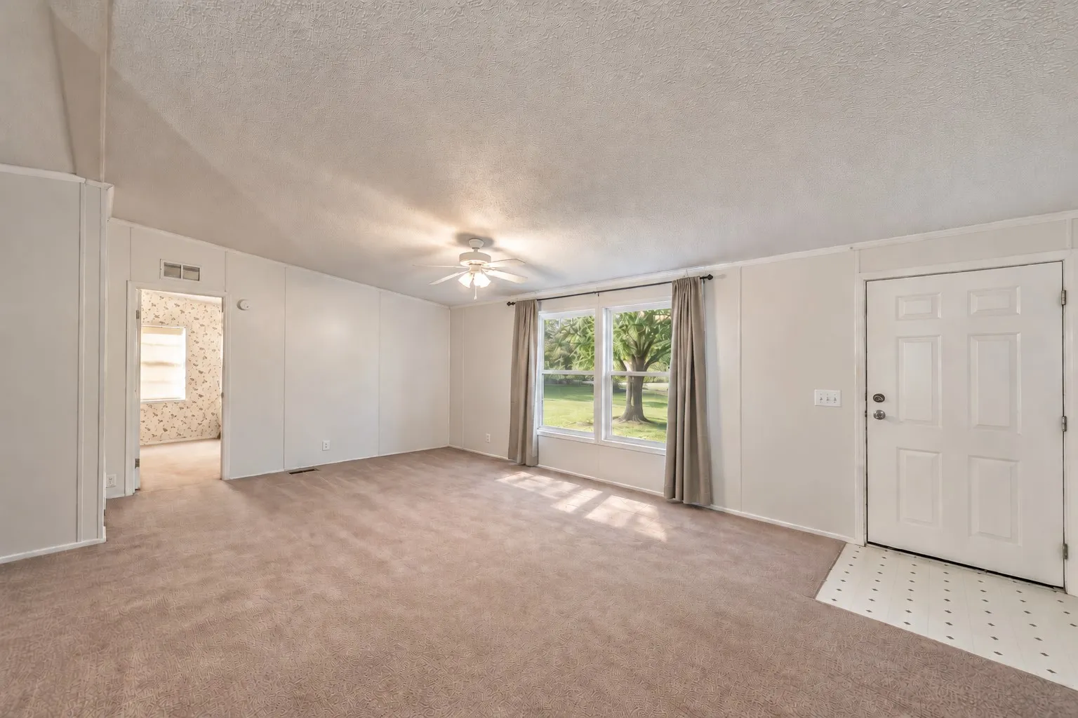 Manufactured Home For Sale in Wise County , 208 Rhett Court, Aurora, Texas 76078, 3 Bedroom, 2 Bathroom, Garage spaces, 1,792 Sqft, built in 1998, mls#21367616, Real Estate Agent in Aurora, Homes For Sale in Wise county, Homes For Sale in Aurora, Realtor in Aurora Texas, Real Estate Brokerage Independent Realty Texas, Luminita Cordes Realtor