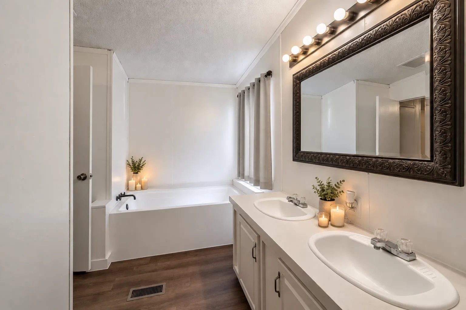 Manufactured Home For Sale in Wise County , 208 Rhett Court, Aurora, Texas 76078, 3 Bedroom, 2 Bathroom, Garage spaces, 1,792 Sqft, built in 1998, mls#21367616, Real Estate Agent in Aurora, Homes For Sale in Wise county, Homes For Sale in Aurora, Realtor in Aurora Texas, Real Estate Brokerage Independent Realty Texas, Luminita Cordes Realtor
