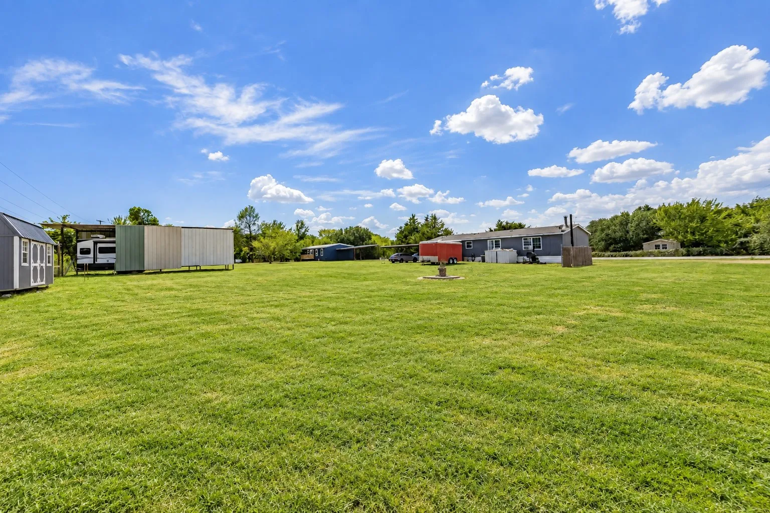 Manufactured Home For Sale in Wise County , 208 Rhett Court, Aurora, Texas 76078, 3 Bedroom, 2 Bathroom, Garage spaces, 1,792 Sqft, built in 1998, mls#21367616, Real Estate Agent in Aurora, Homes For Sale in Wise county, Homes For Sale in Aurora, Realtor in Aurora Texas, Real Estate Brokerage Independent Realty Texas, Luminita Cordes Realtor
