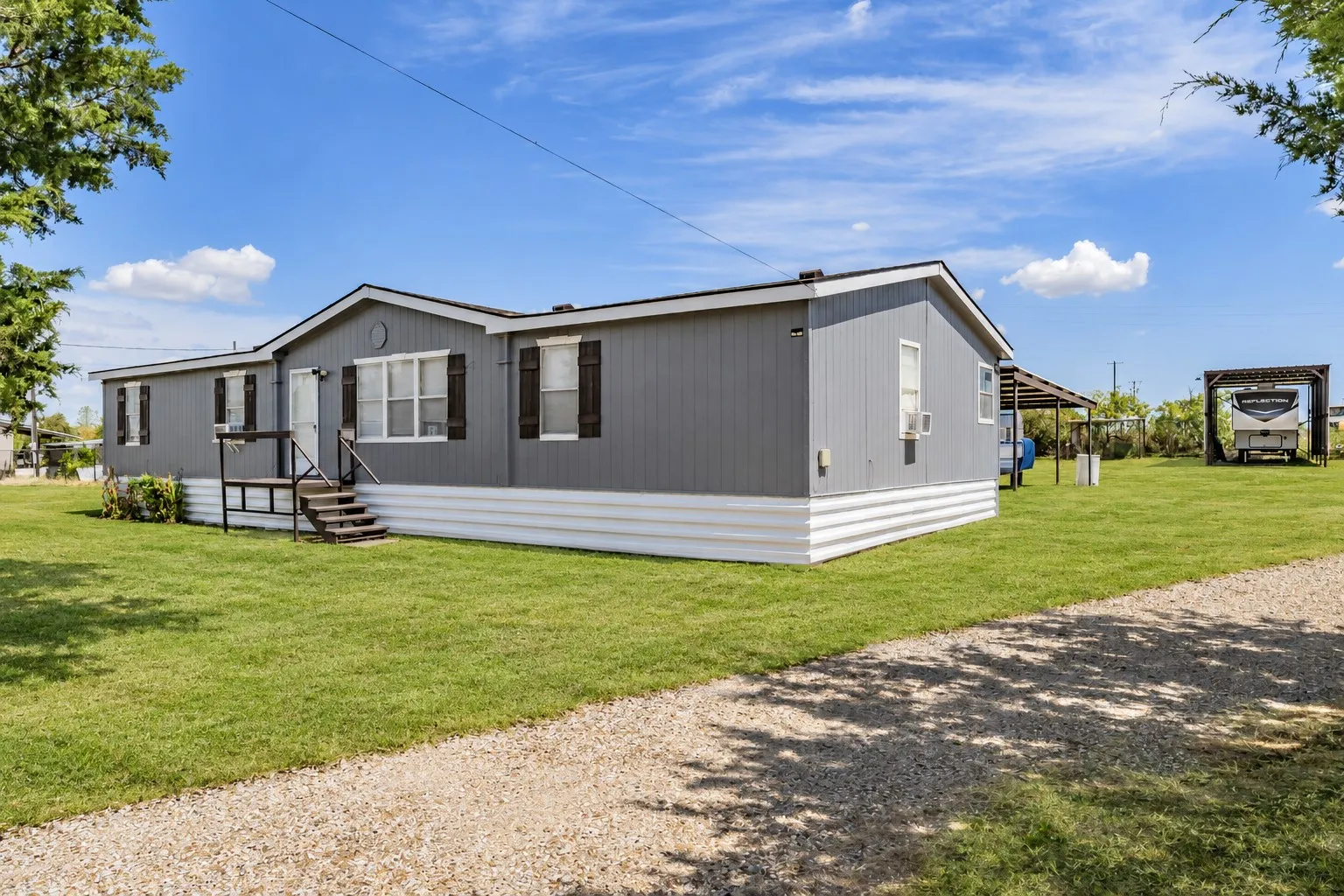Manufactured Home For Sale in Wise County , 208 Rhett Court, Aurora, Texas 76078, 3 Bedroom, 2 Bathroom, Garage spaces, 1,792 Sqft, built in 1998, mls#21367616, Real Estate Agent in Aurora, Homes For Sale in Wise county, Homes For Sale in Aurora, Realtor in Aurora Texas, Real Estate Brokerage Independent Realty Texas, Luminita Cordes Realtor