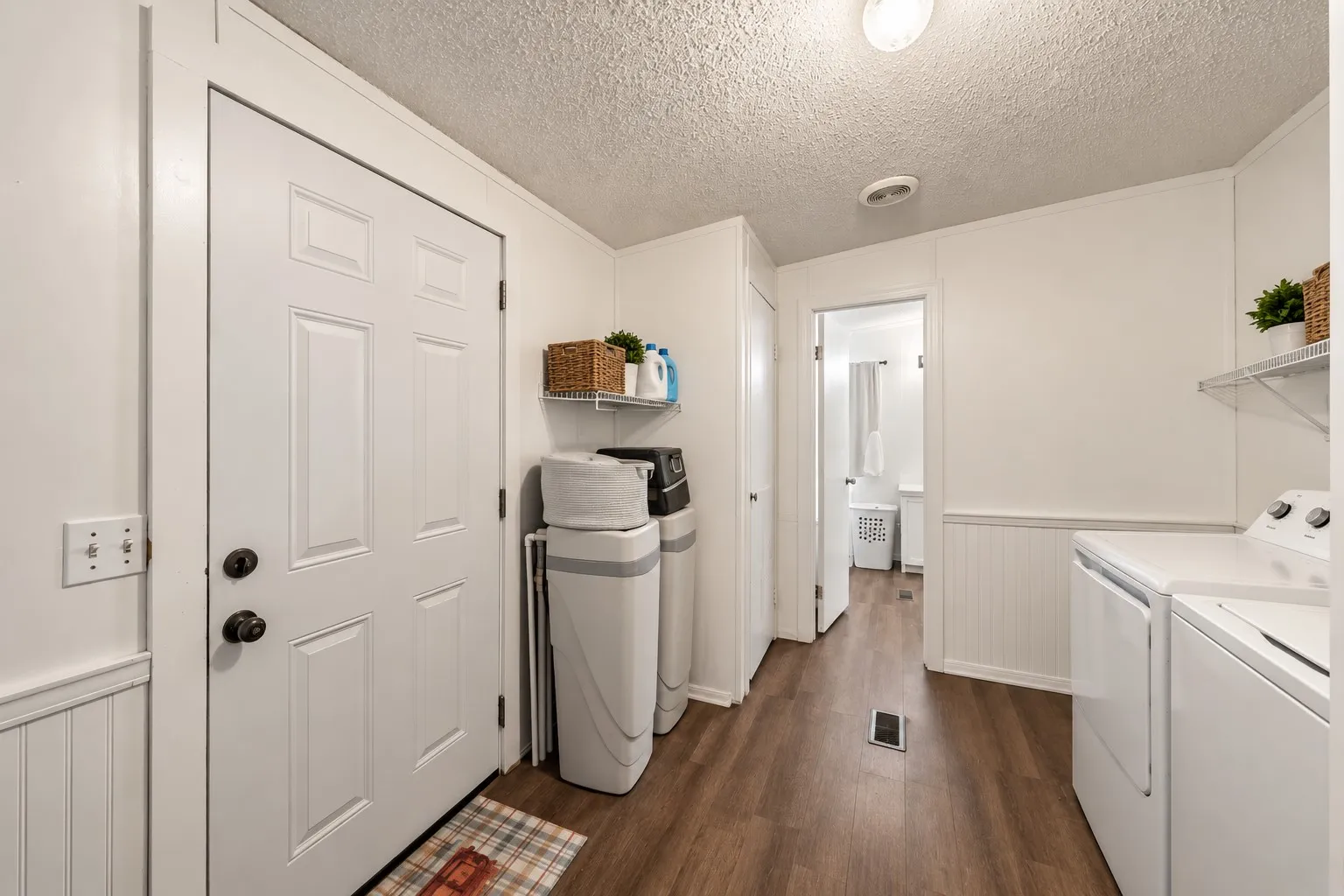 Manufactured Home For Sale in Wise County , 208 Rhett Court, Aurora, Texas 76078, 3 Bedroom, 2 Bathroom, Garage spaces, 1,792 Sqft, built in 1998, mls#21367616, Real Estate Agent in Aurora, Homes For Sale in Wise county, Homes For Sale in Aurora, Realtor in Aurora Texas, Real Estate Brokerage Independent Realty Texas, Luminita Cordes Realtor