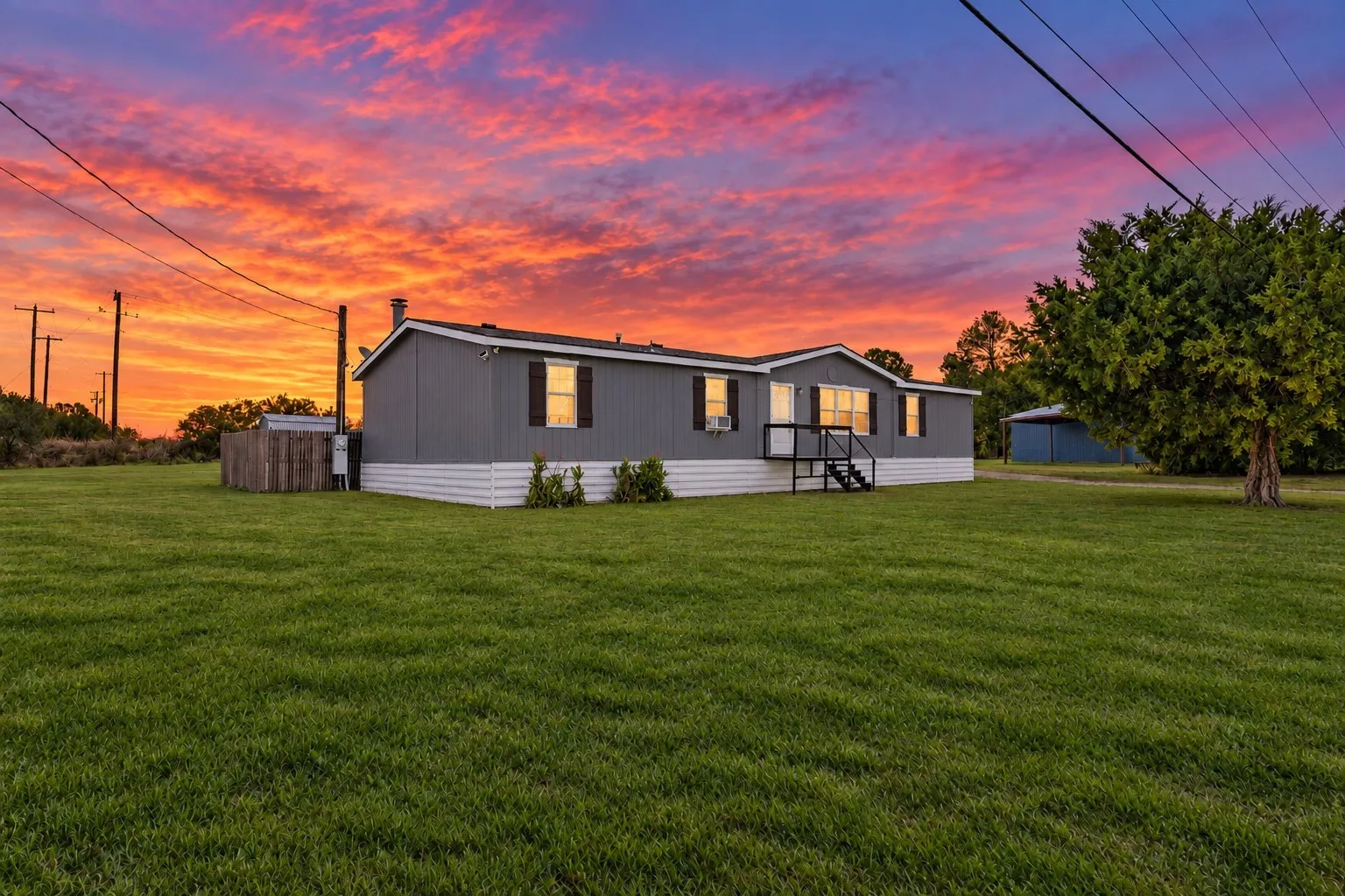 Manufactured Home For Sale in Wise County , 208 Rhett Court, Aurora, Texas 76078, 3 Bedroom, 2 Bathroom, Garage spaces, 1,792 Sqft, built in 1998, mls#21367616, Real Estate Agent in Aurora, Homes For Sale in Wise county, Homes For Sale in Aurora, Realtor in Aurora Texas, Real Estate Brokerage Independent Realty Texas, Luminita Cordes Realtor