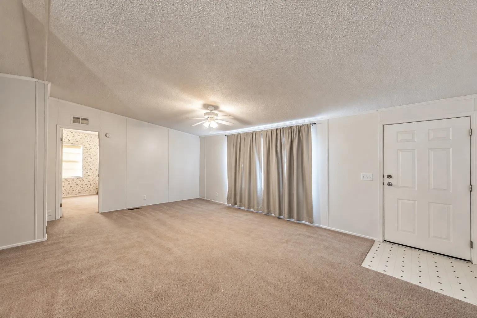 Manufactured Home For Sale in Wise County , 208 Rhett Court, Aurora, Texas 76078, 3 Bedroom, 2 Bathroom, Garage spaces, 1,792 Sqft, built in 1998, mls#21367616, Real Estate Agent in Aurora, Homes For Sale in Wise county, Homes For Sale in Aurora, Realtor in Aurora Texas, Real Estate Brokerage Independent Realty Texas, Luminita Cordes Realtor